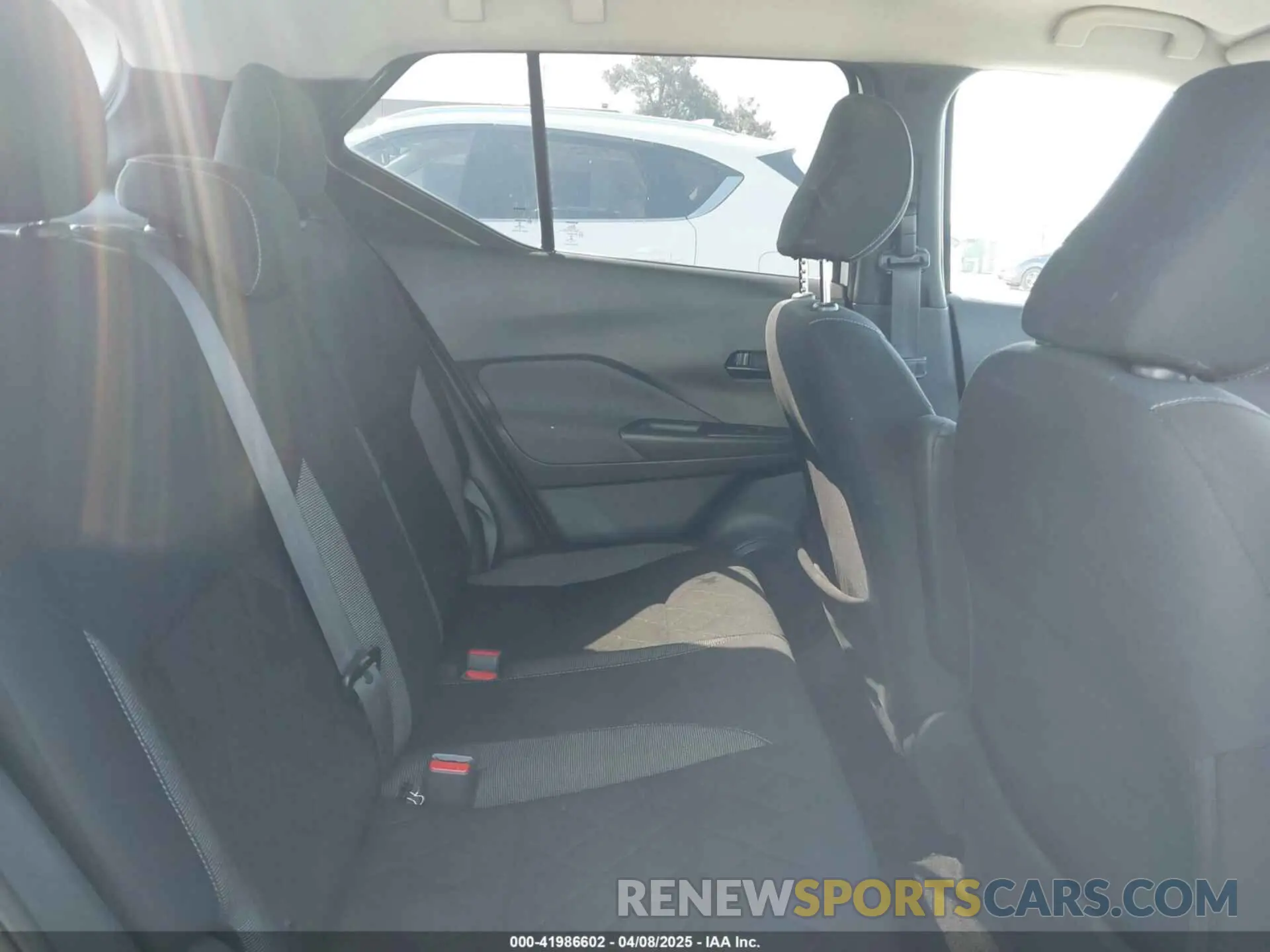 8 Photograph of a damaged car 3N1CP5CU8KL491396 NISSAN KICKS 2019