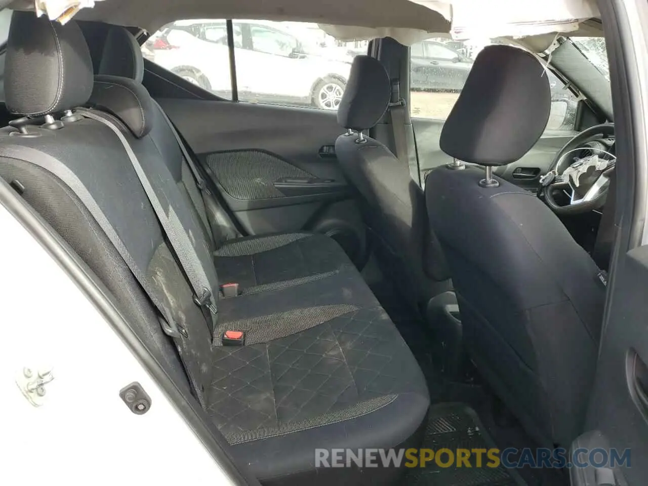 10 Photograph of a damaged car 3N1CP5CU8KL505538 NISSAN KICKS 2019