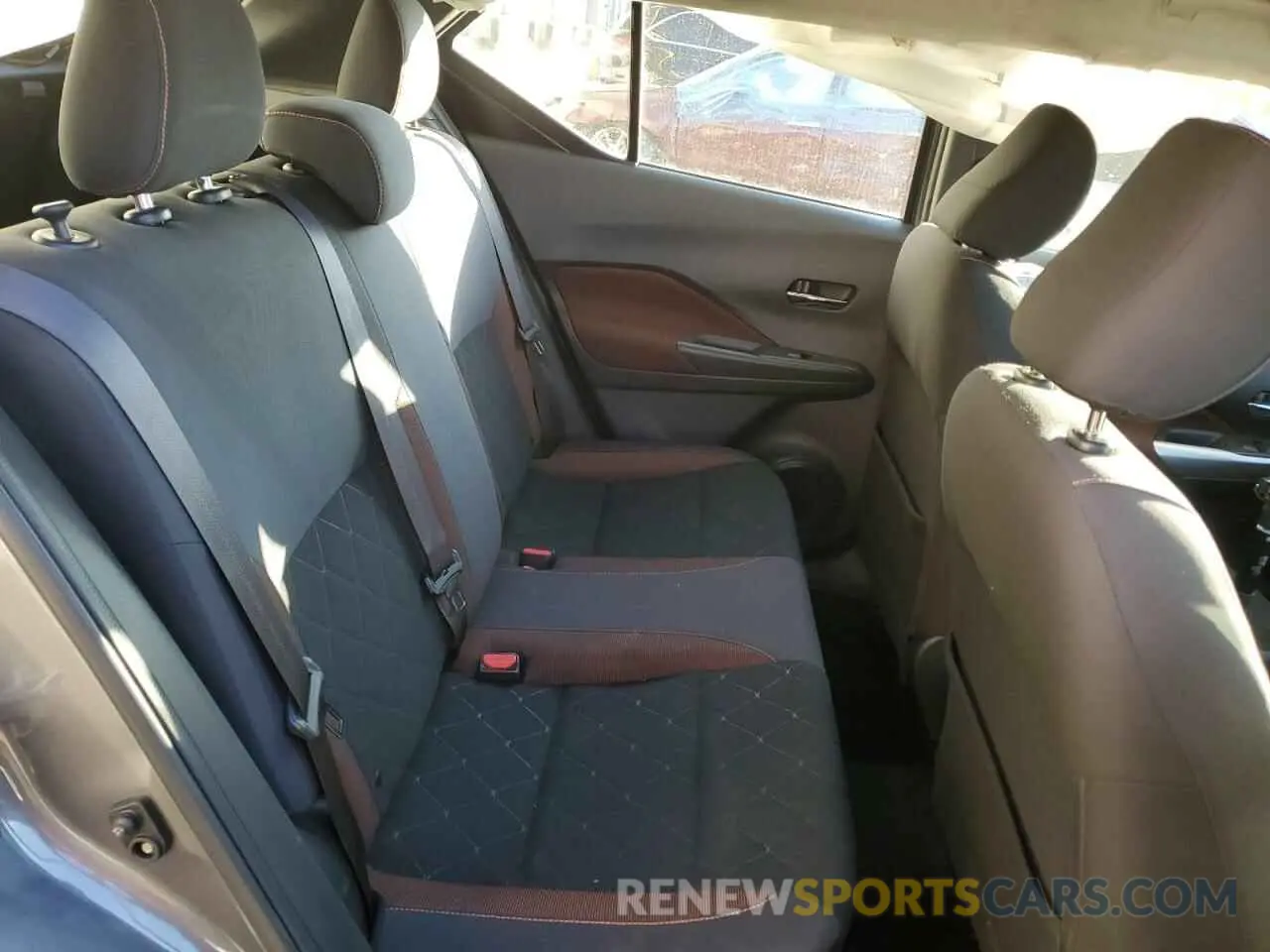 12 Photograph of a damaged car 3N1CP5CU8KL526048 NISSAN KICKS 2019
