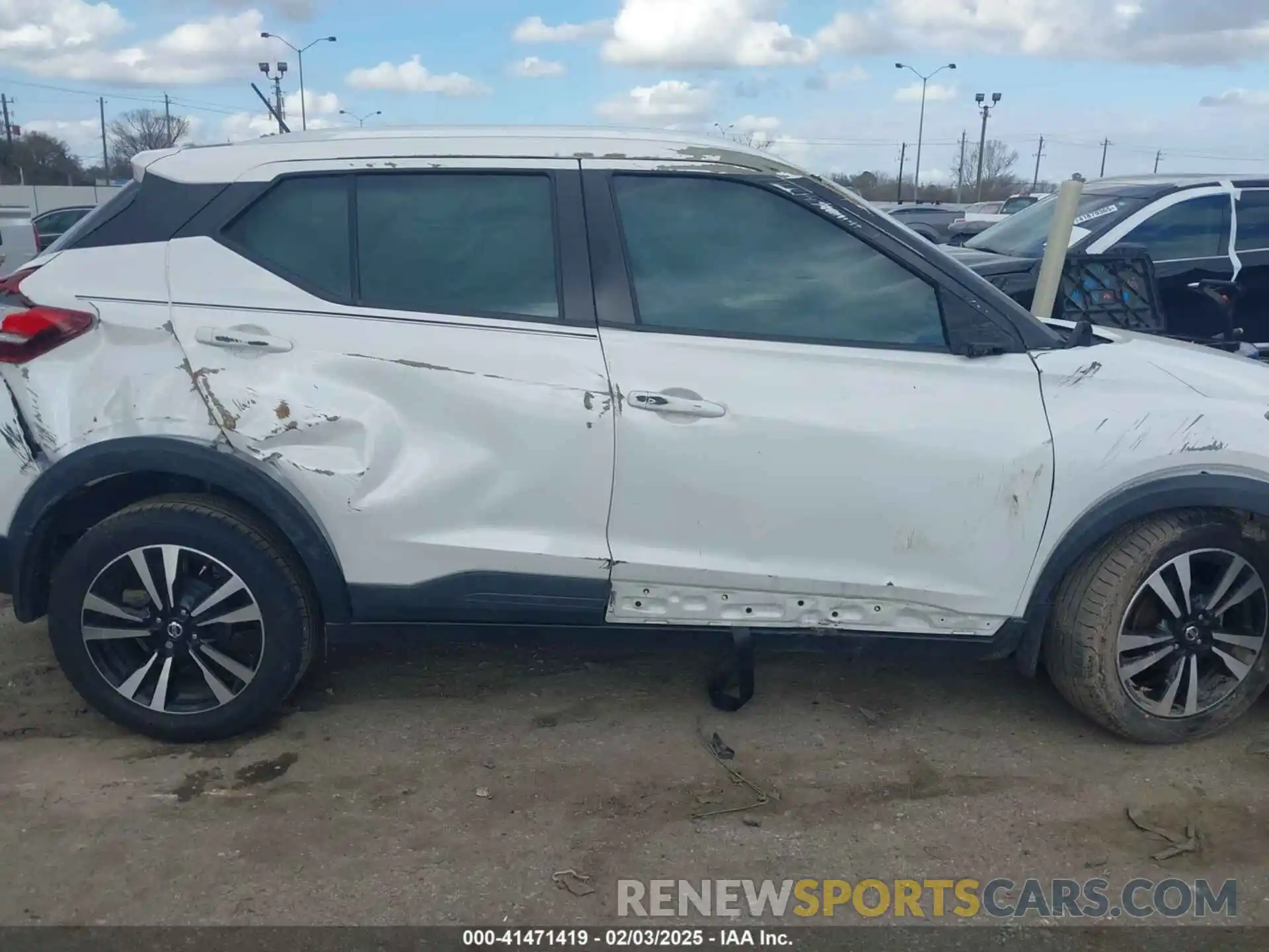 13 Photograph of a damaged car 3N1CP5CU8KL527958 NISSAN KICKS 2019