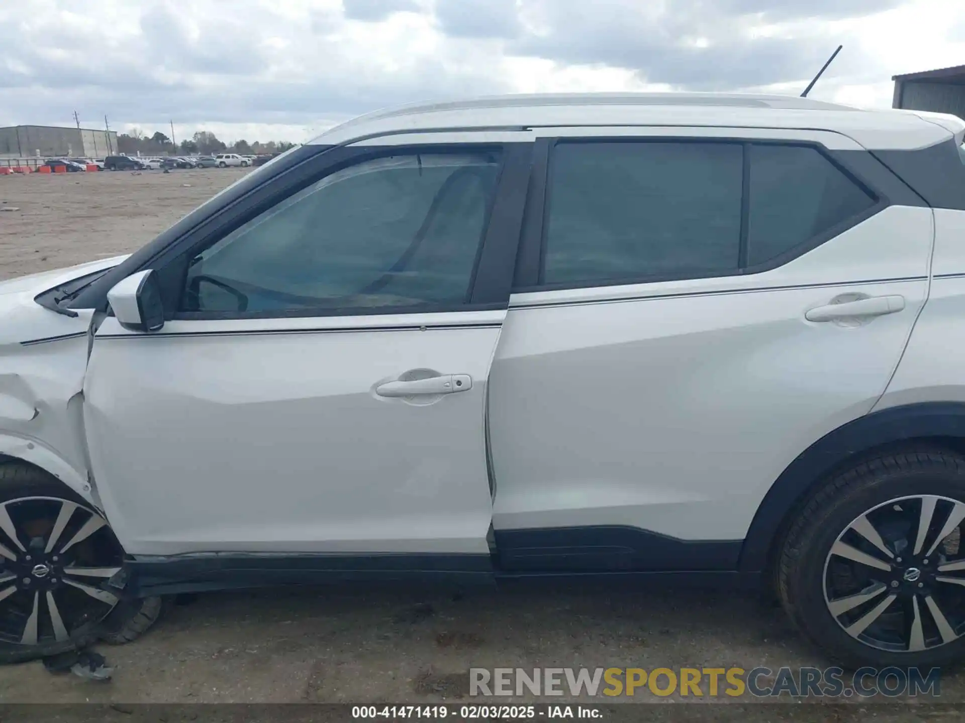 14 Photograph of a damaged car 3N1CP5CU8KL527958 NISSAN KICKS 2019