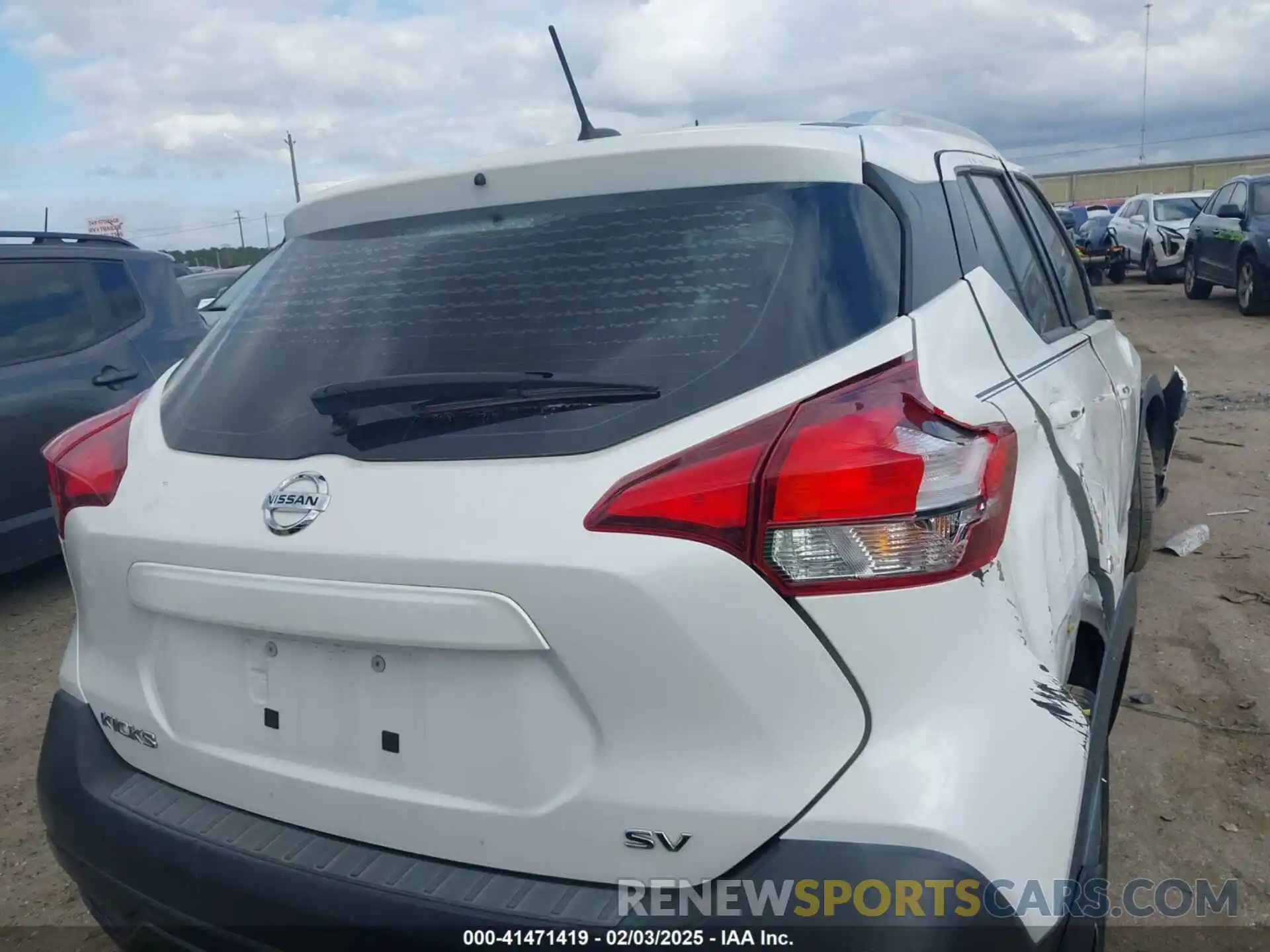 16 Photograph of a damaged car 3N1CP5CU8KL527958 NISSAN KICKS 2019