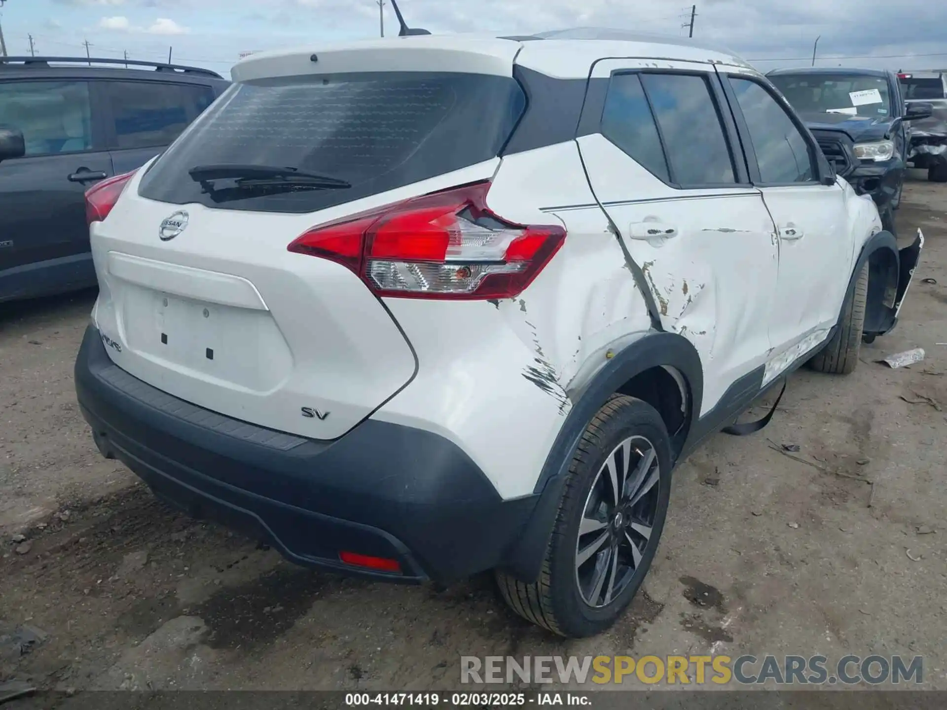 4 Photograph of a damaged car 3N1CP5CU8KL527958 NISSAN KICKS 2019