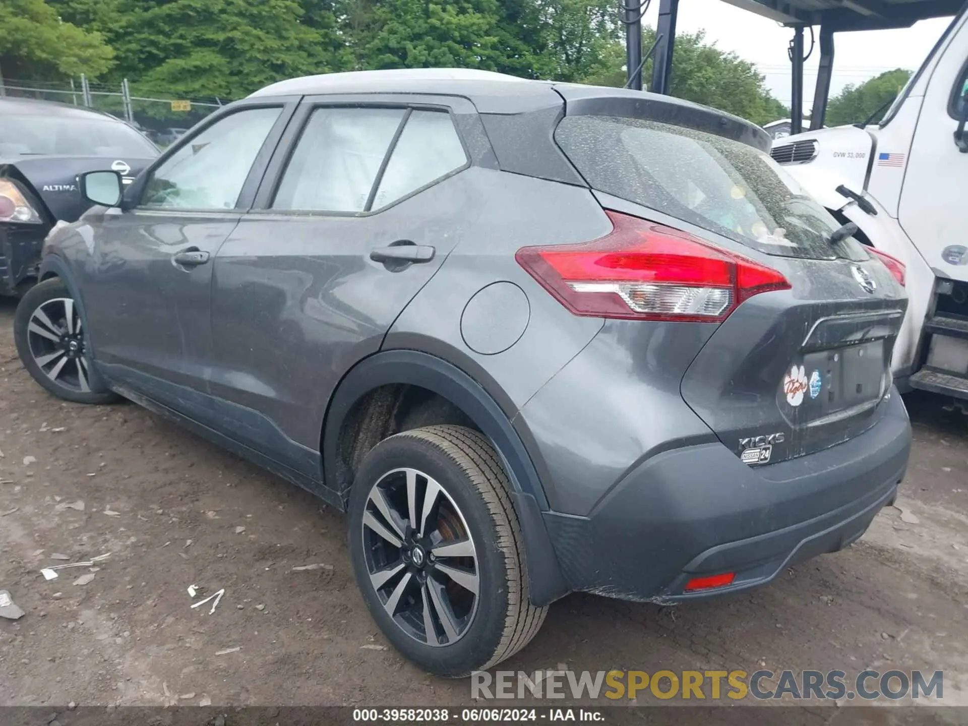 3 Photograph of a damaged car 3N1CP5CU8KL542511 NISSAN KICKS 2019
