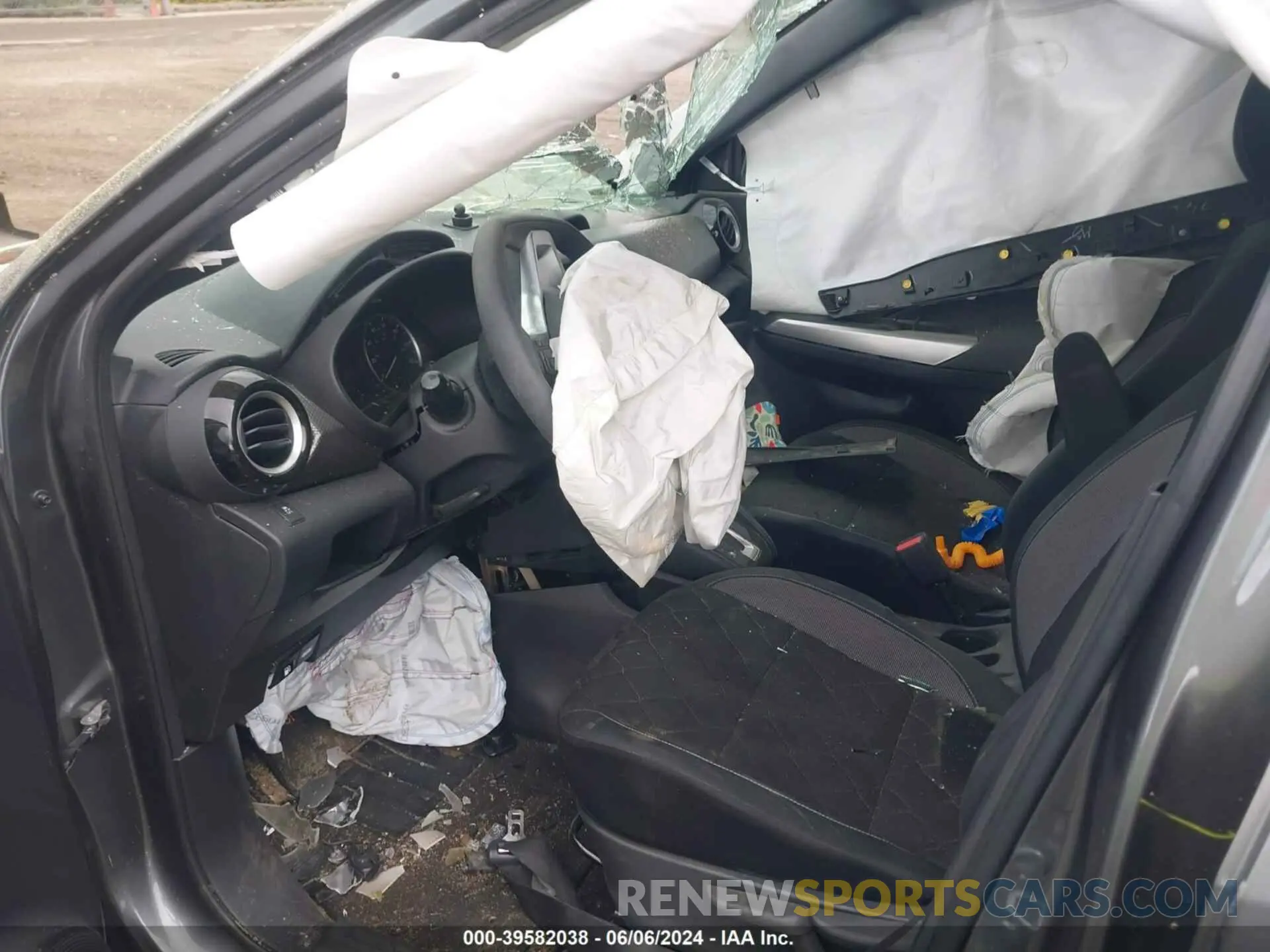 5 Photograph of a damaged car 3N1CP5CU8KL542511 NISSAN KICKS 2019