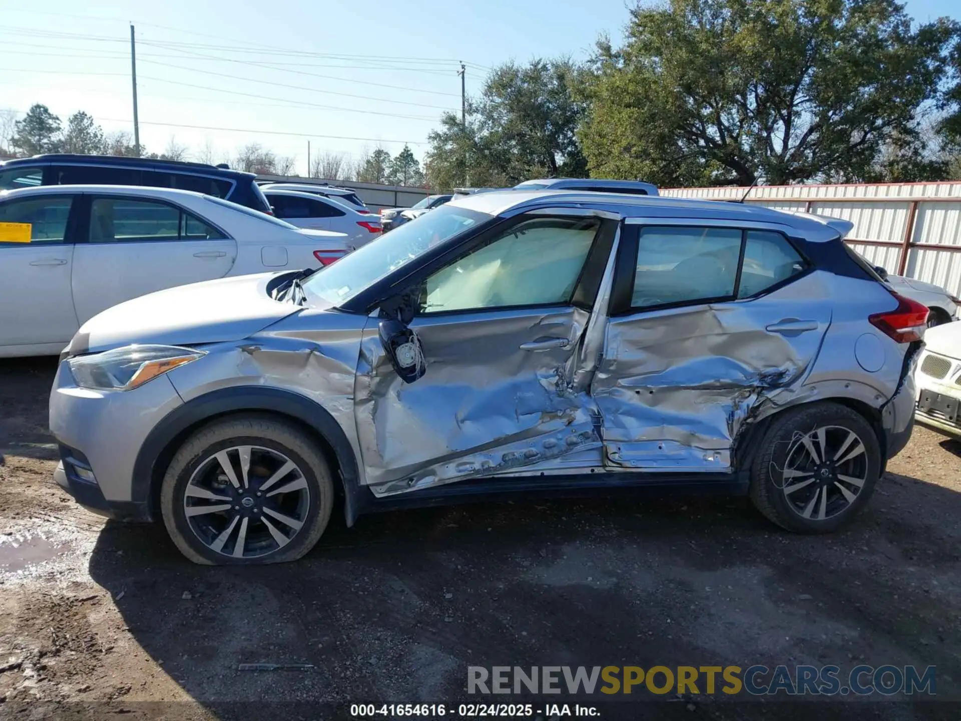 14 Photograph of a damaged car 3N1CP5CU8KL544677 NISSAN KICKS 2019