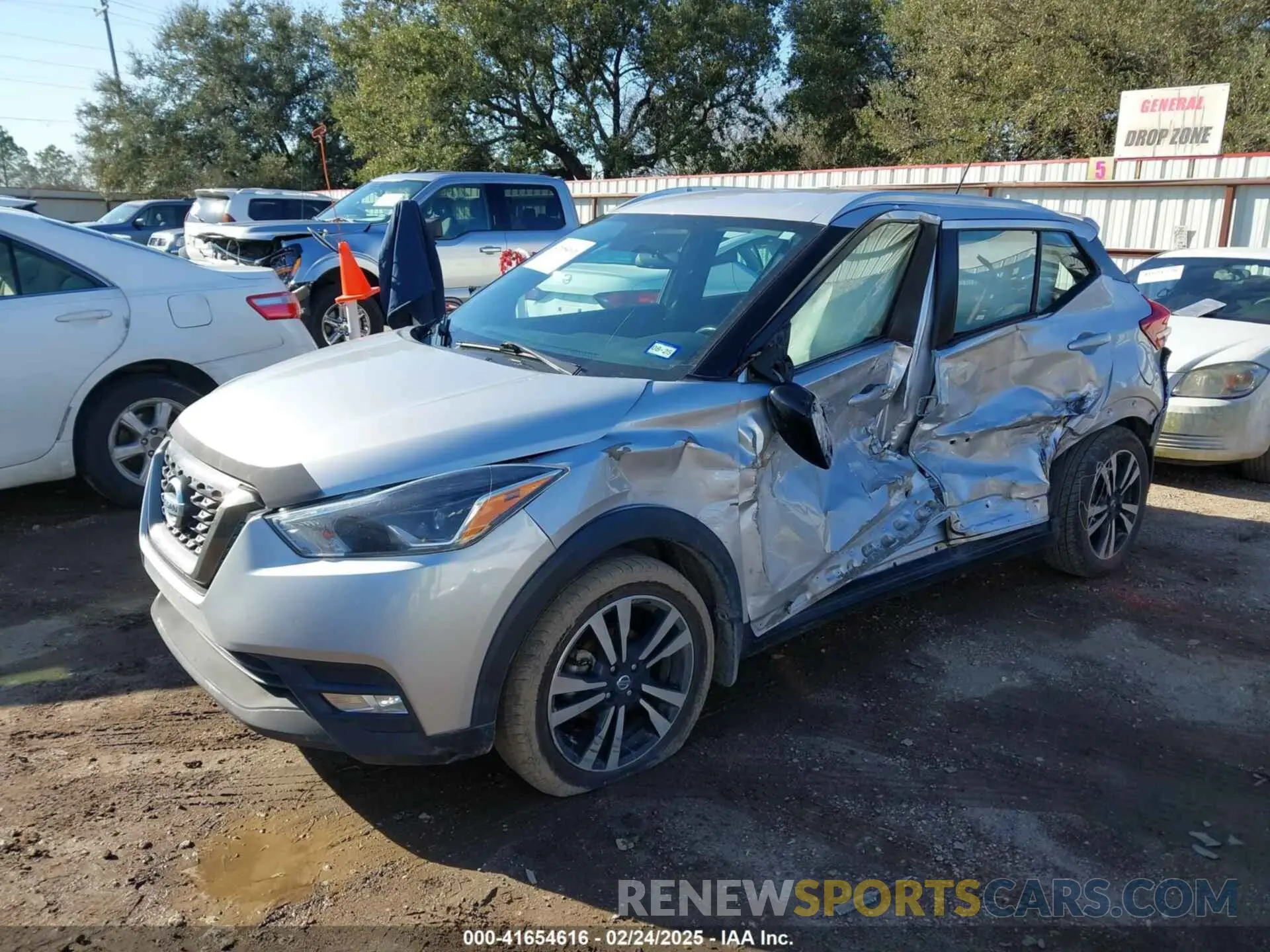 2 Photograph of a damaged car 3N1CP5CU8KL544677 NISSAN KICKS 2019