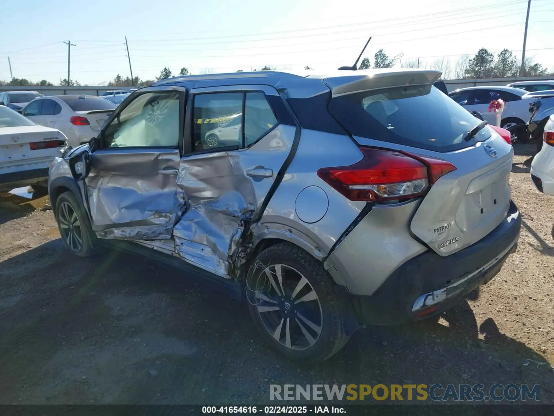 3 Photograph of a damaged car 3N1CP5CU8KL544677 NISSAN KICKS 2019