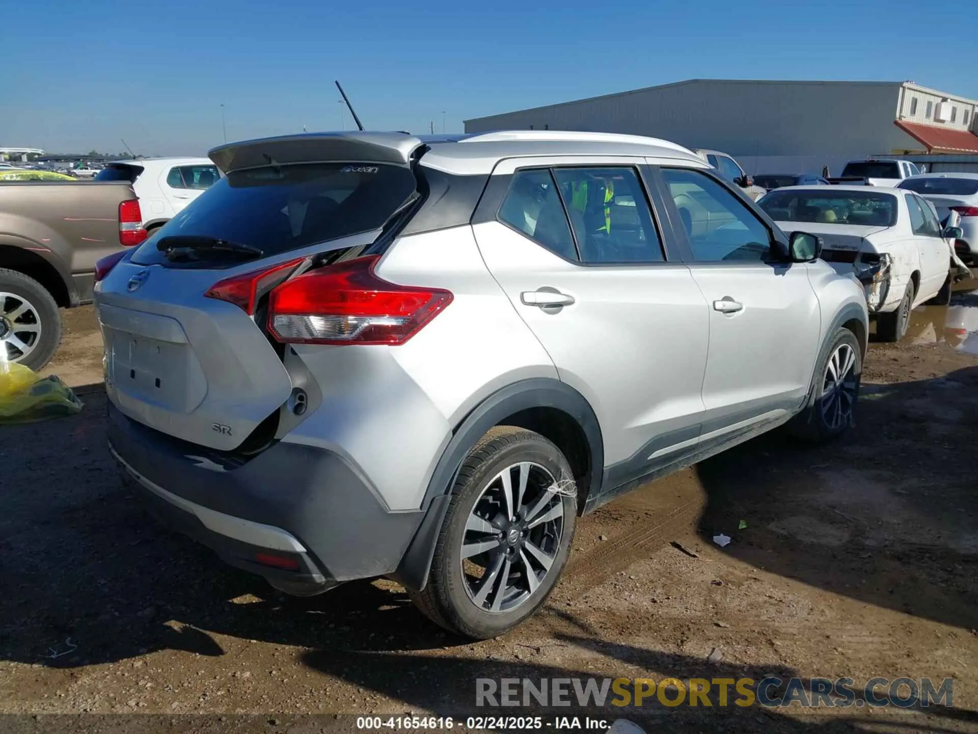 4 Photograph of a damaged car 3N1CP5CU8KL544677 NISSAN KICKS 2019