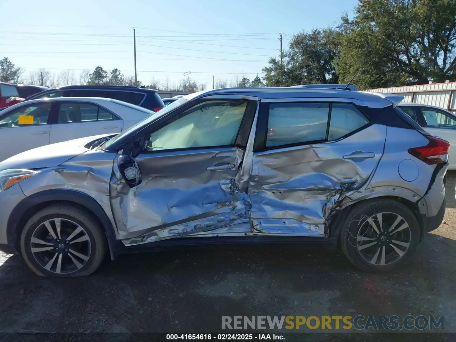6 Photograph of a damaged car 3N1CP5CU8KL544677 NISSAN KICKS 2019