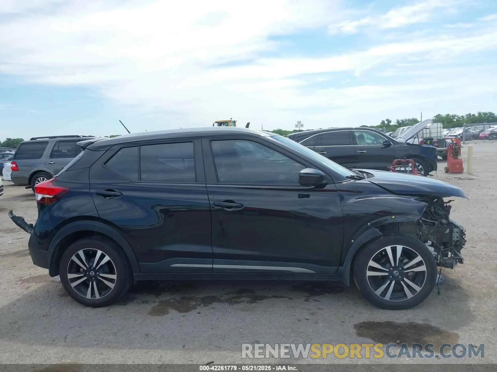 14 Photograph of a damaged car 3N1CP5CU8KL548972 NISSAN KICKS 2019