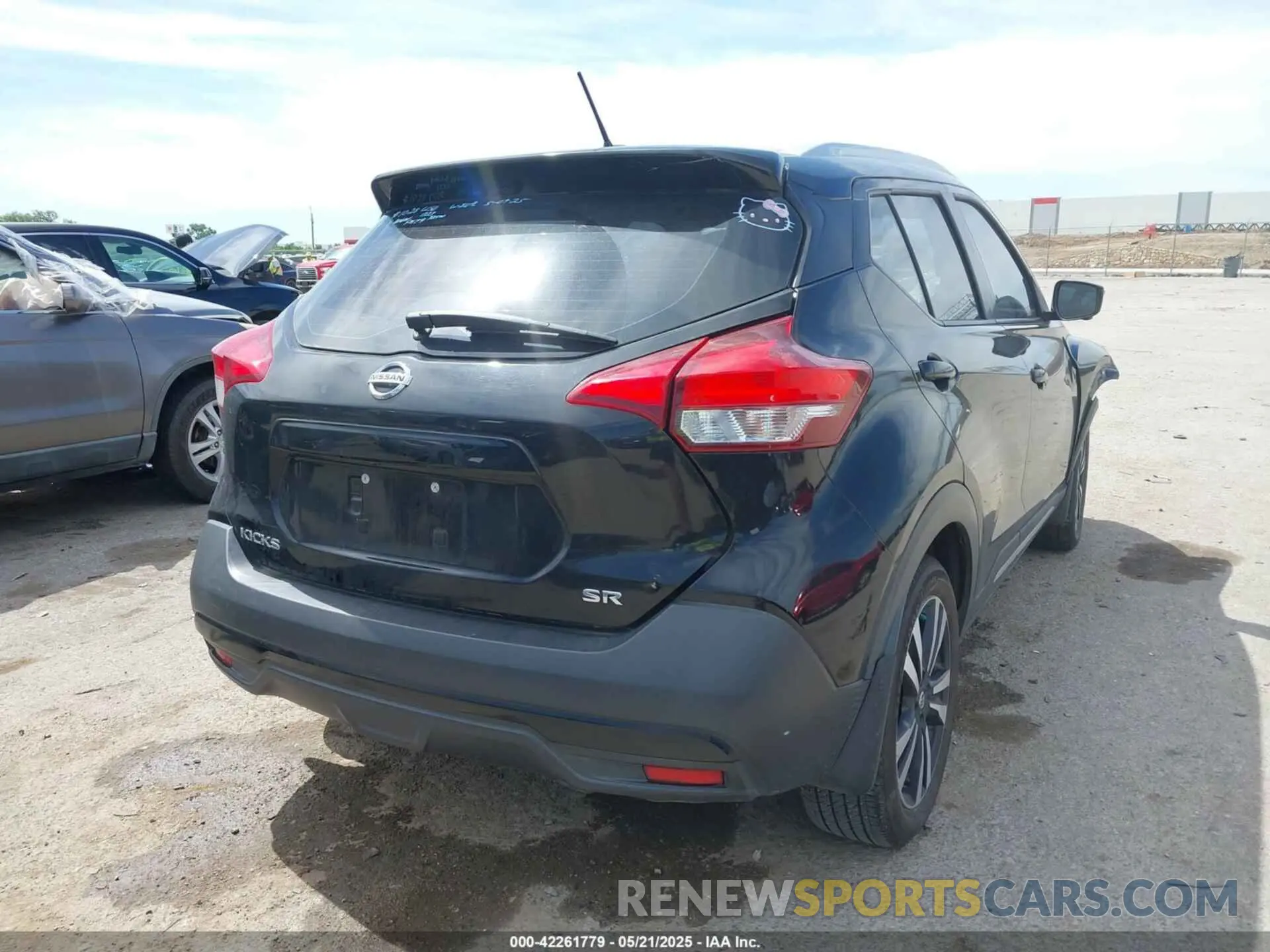 4 Photograph of a damaged car 3N1CP5CU8KL548972 NISSAN KICKS 2019