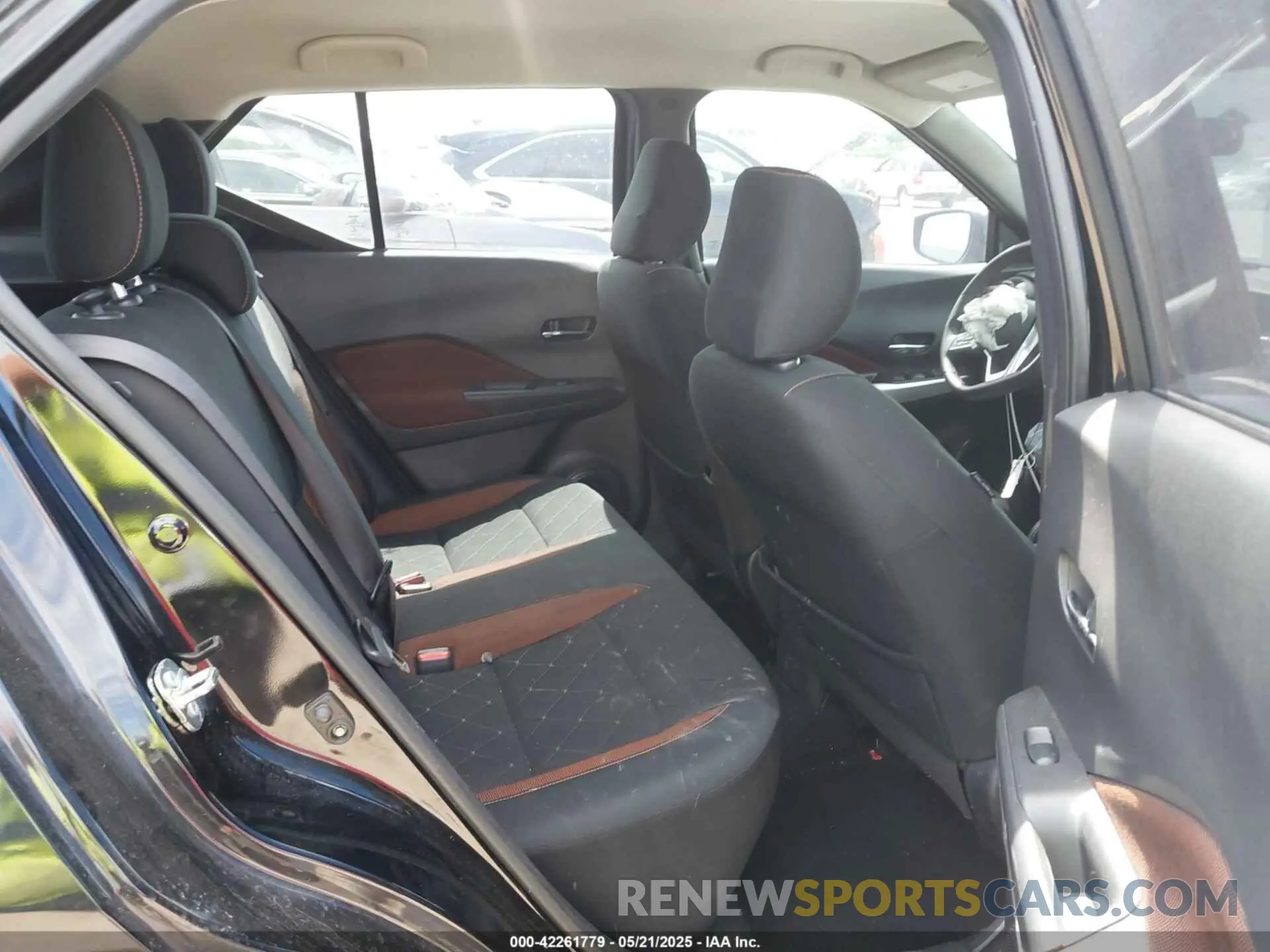 8 Photograph of a damaged car 3N1CP5CU8KL548972 NISSAN KICKS 2019