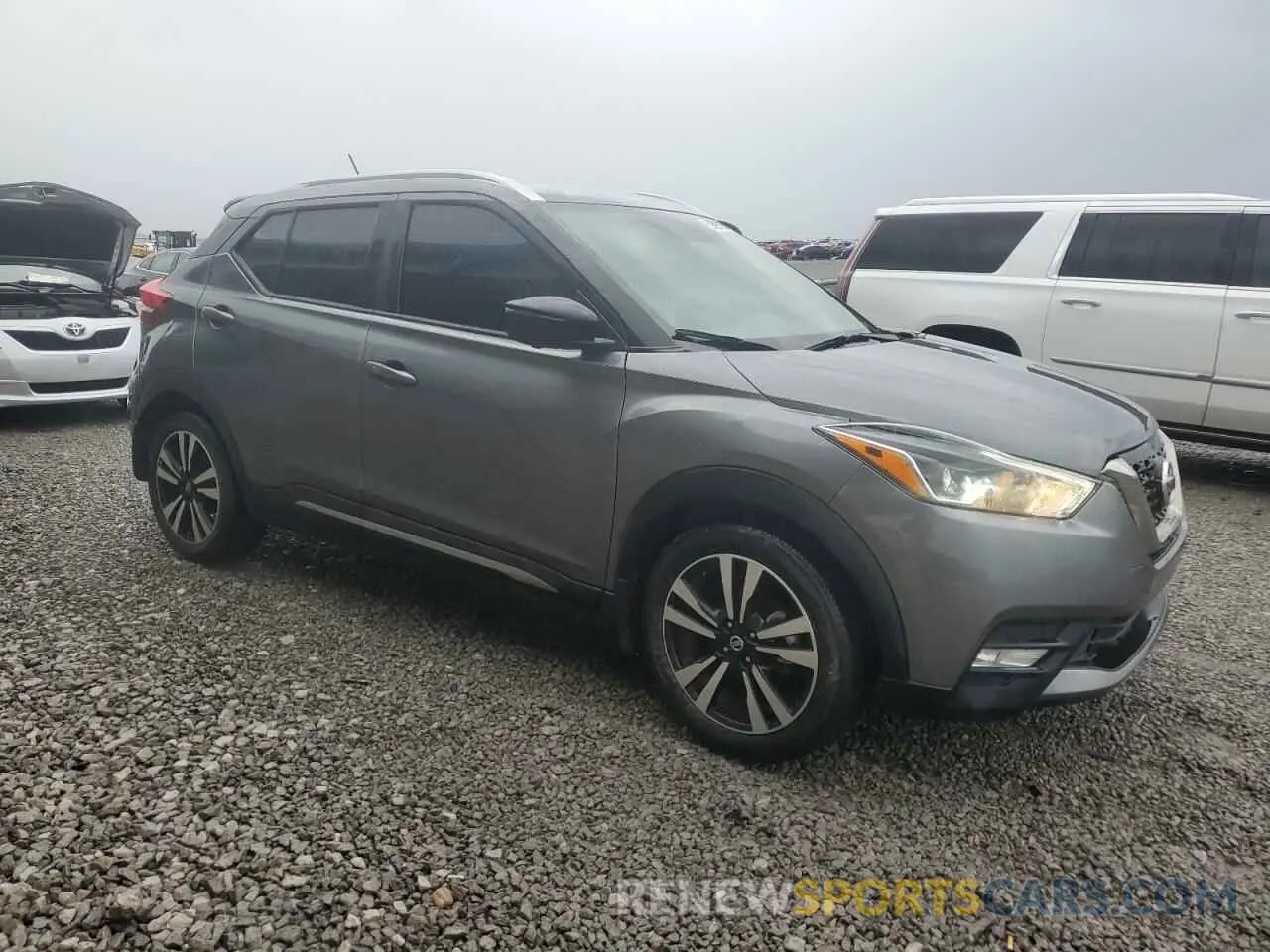 4 Photograph of a damaged car 3N1CP5CU8KL556523 NISSAN KICKS 2019