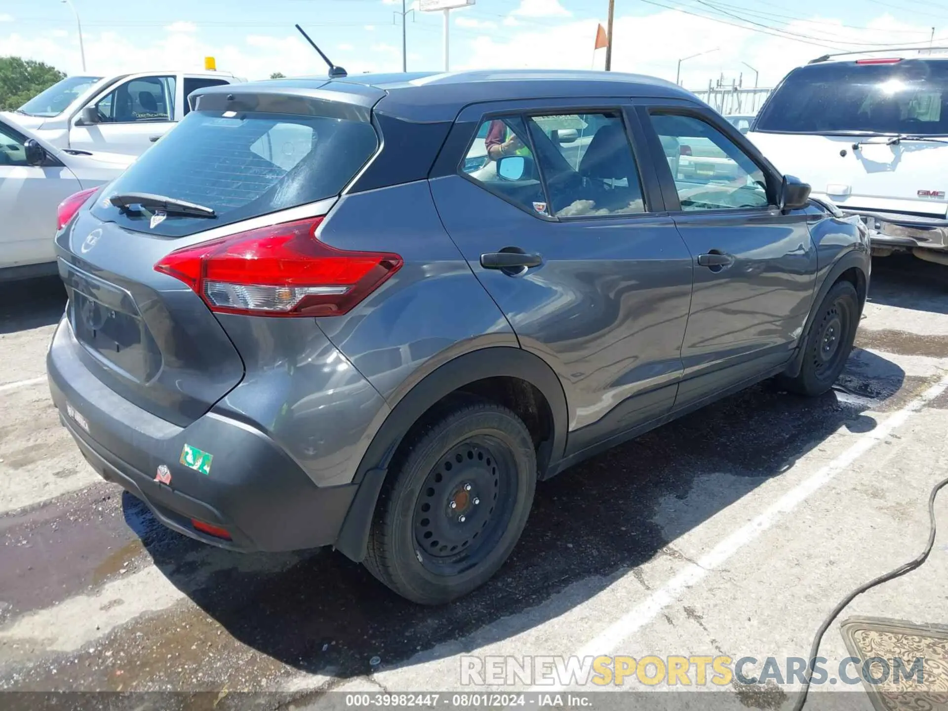 4 Photograph of a damaged car 3N1CP5CU8KL558448 NISSAN KICKS 2019