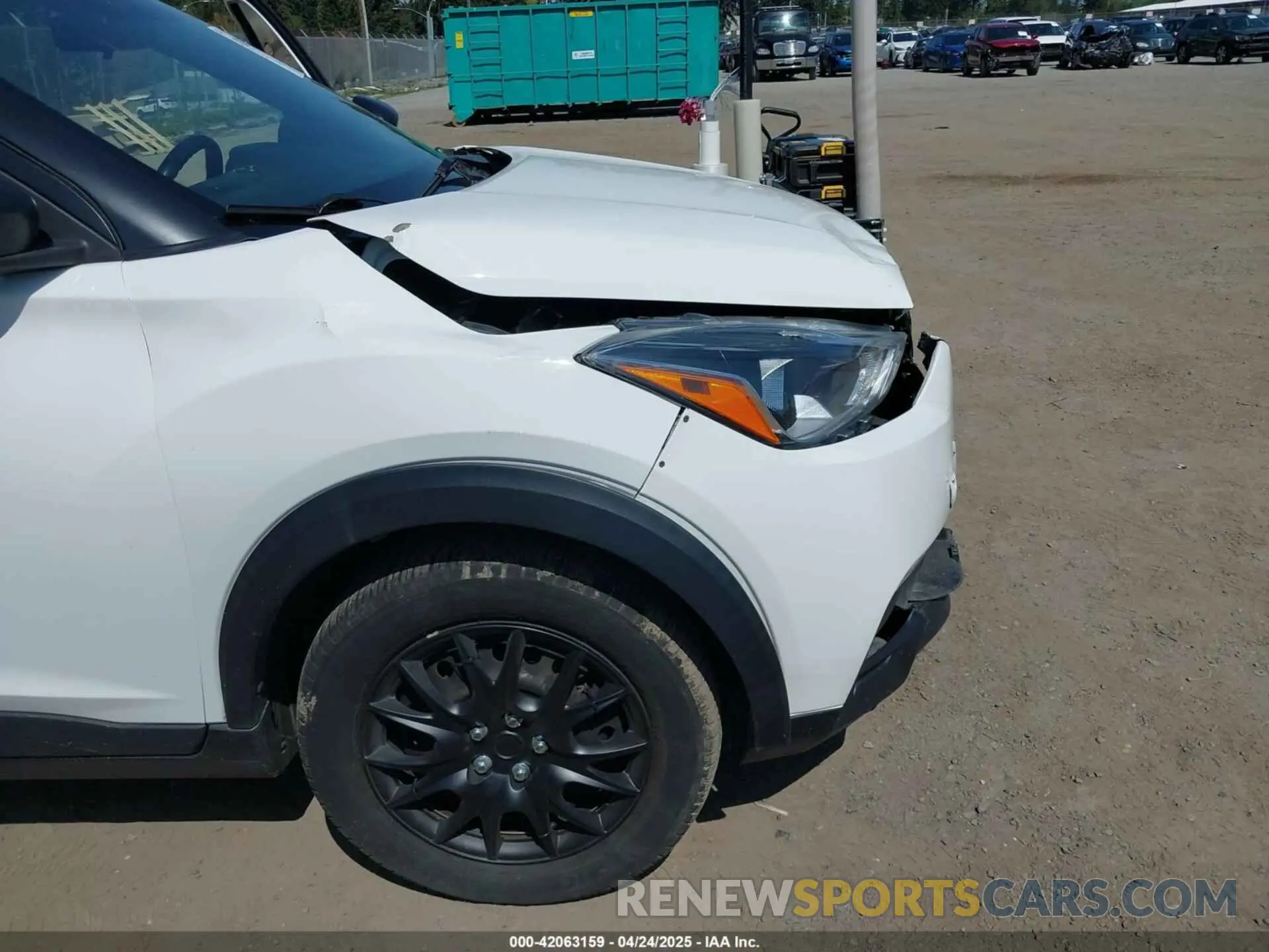 17 Photograph of a damaged car 3N1CP5CU9KL480214 NISSAN KICKS 2019