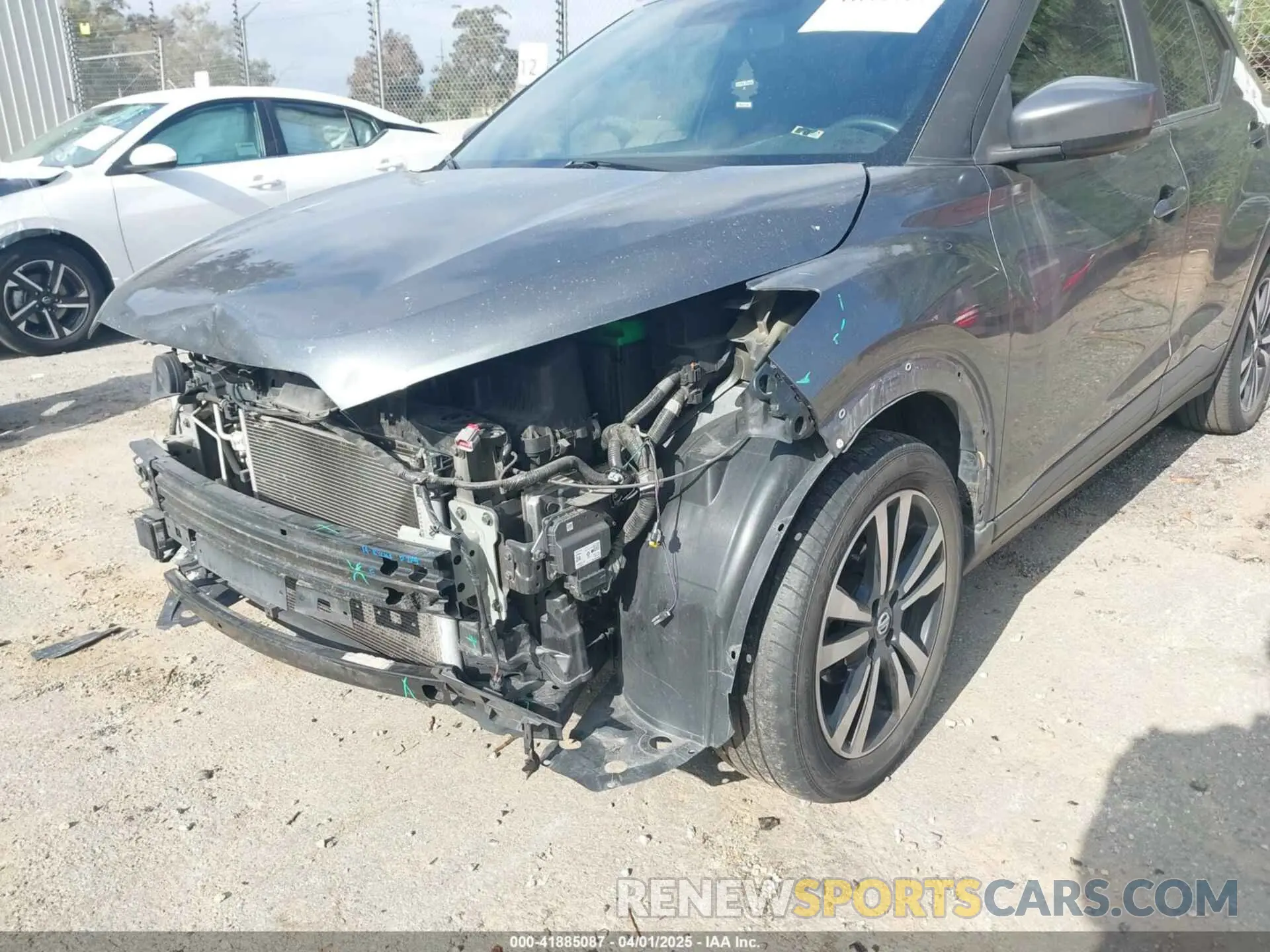 18 Photograph of a damaged car 3N1CP5CU9KL483310 NISSAN KICKS 2019
