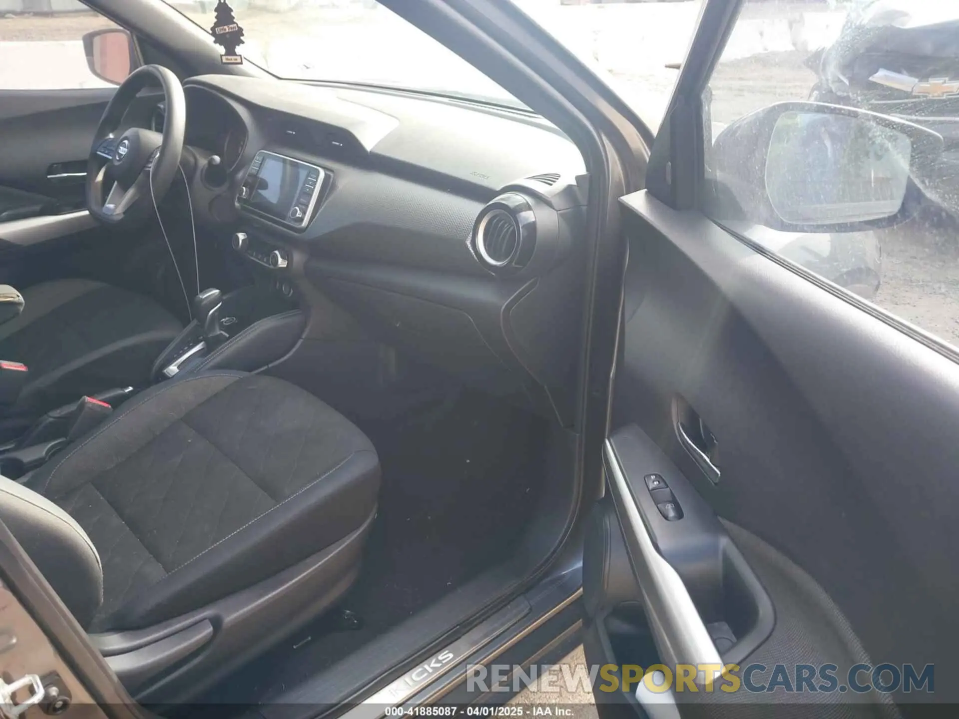 5 Photograph of a damaged car 3N1CP5CU9KL483310 NISSAN KICKS 2019