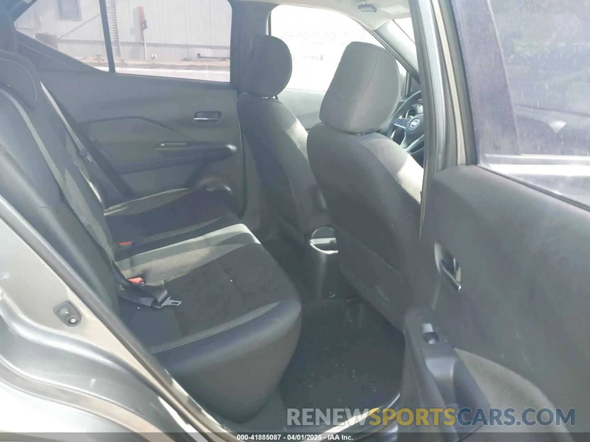 8 Photograph of a damaged car 3N1CP5CU9KL483310 NISSAN KICKS 2019