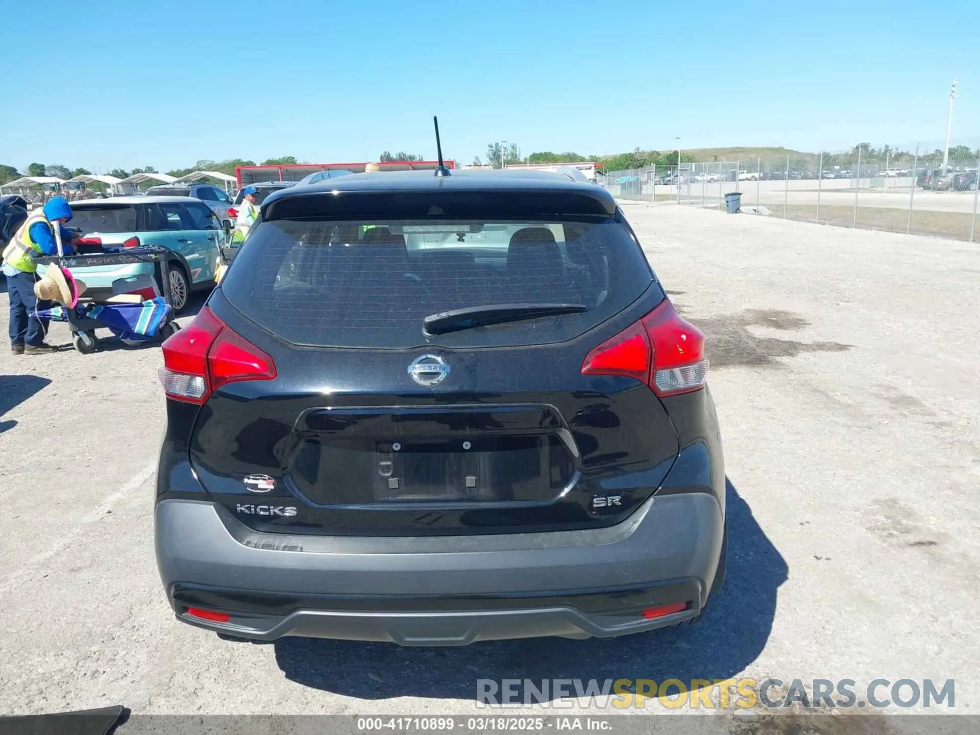 17 Photograph of a damaged car 3N1CP5CU9KL496350 NISSAN KICKS 2019