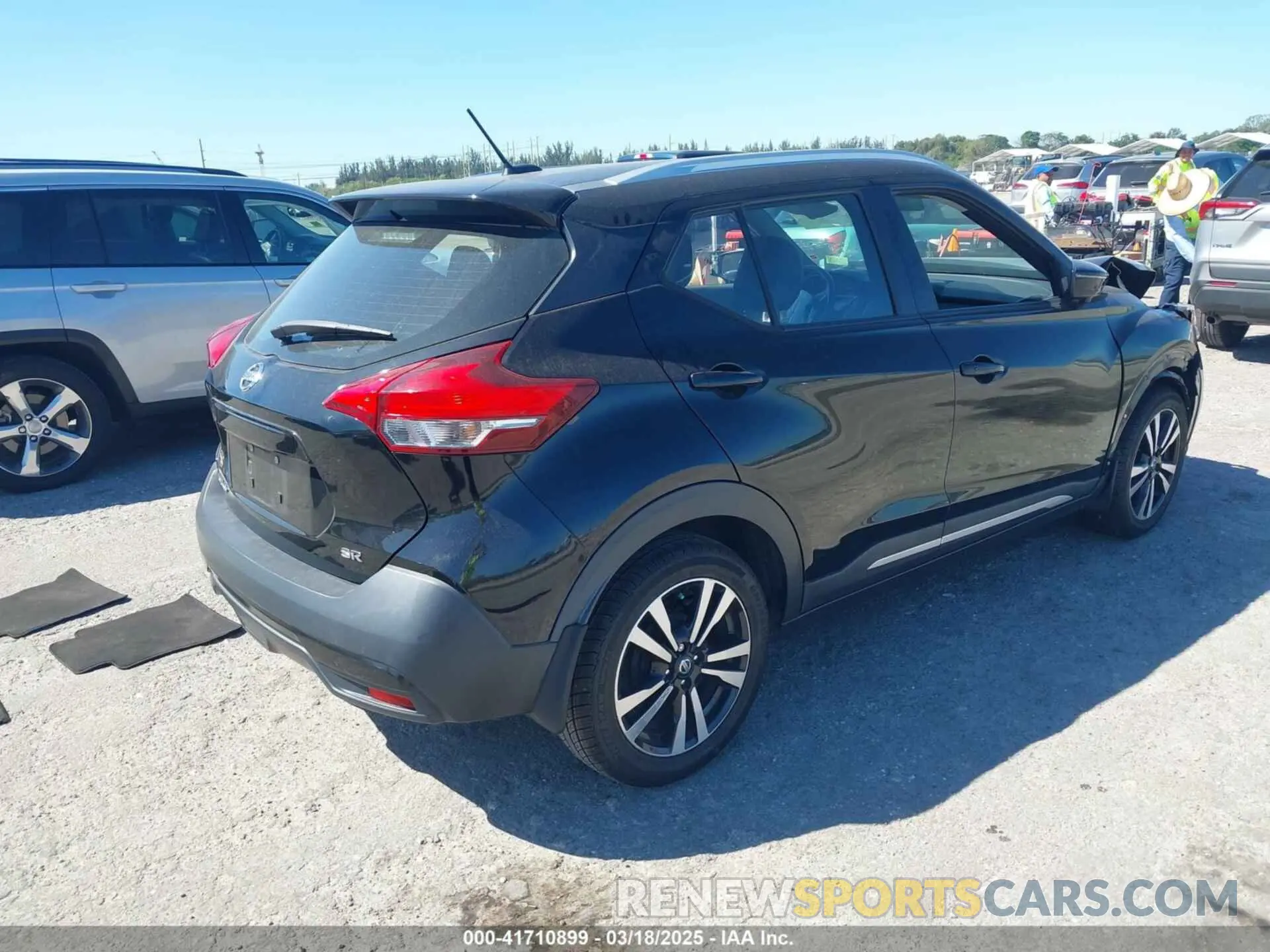 4 Photograph of a damaged car 3N1CP5CU9KL496350 NISSAN KICKS 2019