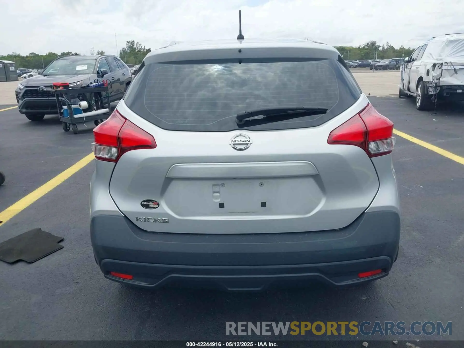 16 Photograph of a damaged car 3N1CP5CU9KL496400 NISSAN KICKS 2019
