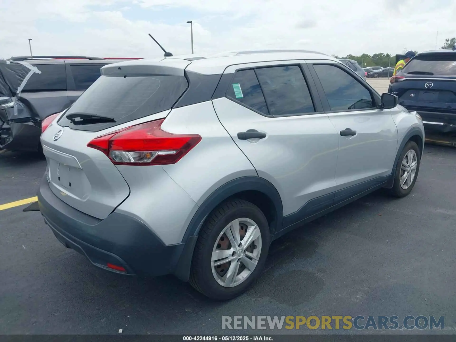 4 Photograph of a damaged car 3N1CP5CU9KL496400 NISSAN KICKS 2019