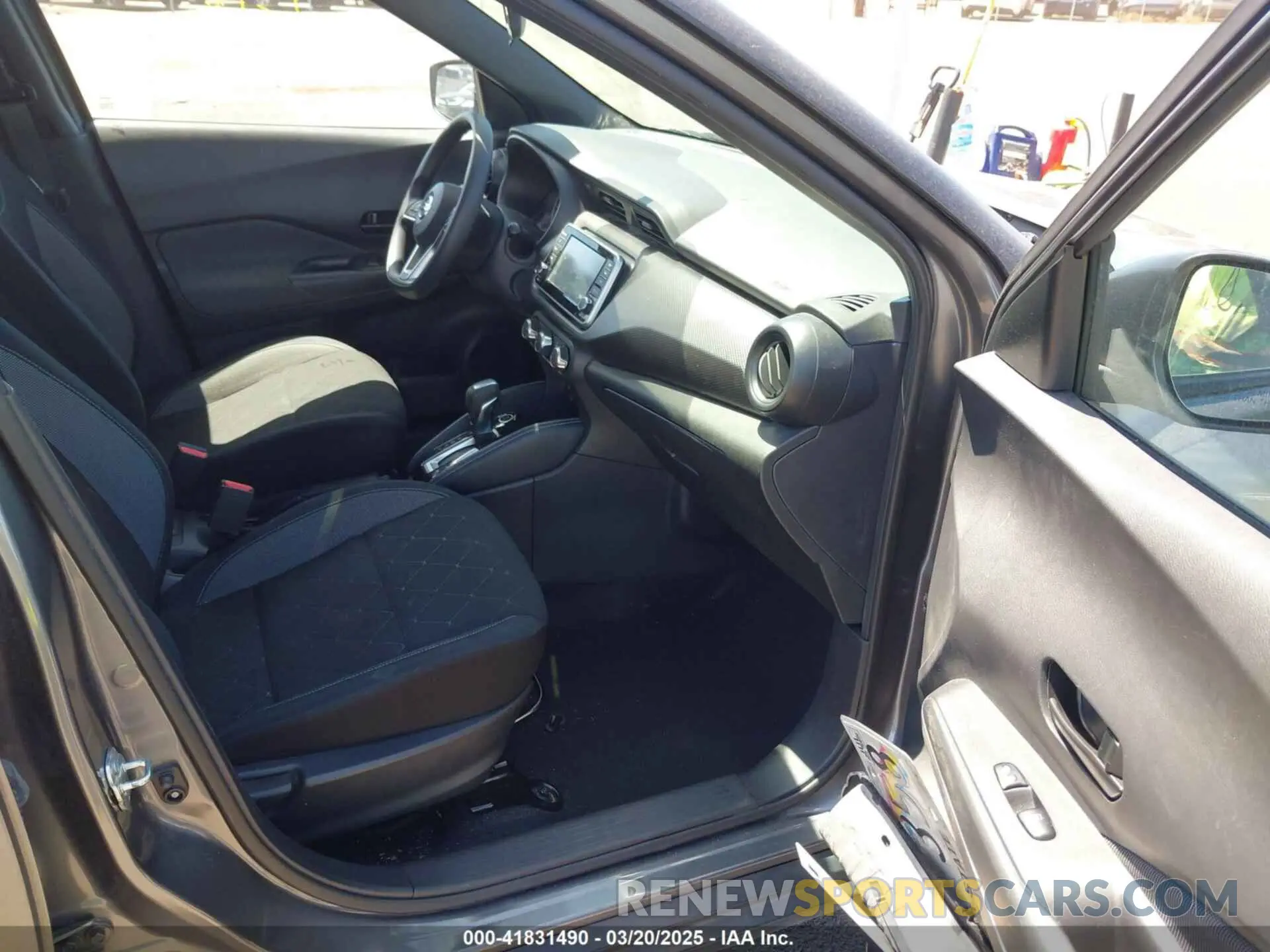 5 Photograph of a damaged car 3N1CP5CU9KL505032 NISSAN KICKS 2019