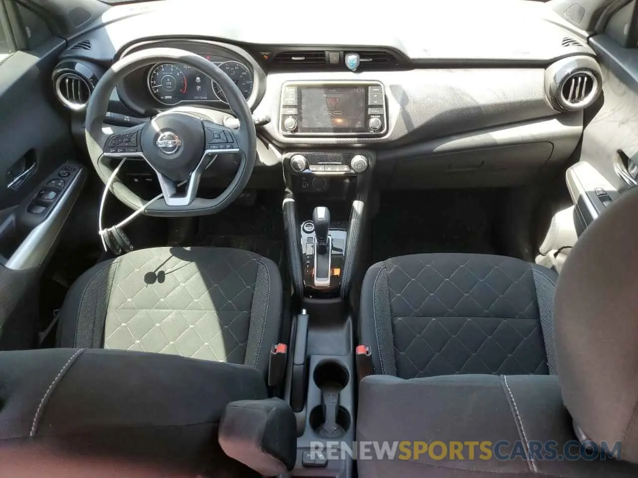 8 Photograph of a damaged car 3N1CP5CU9KL507718 NISSAN KICKS 2019