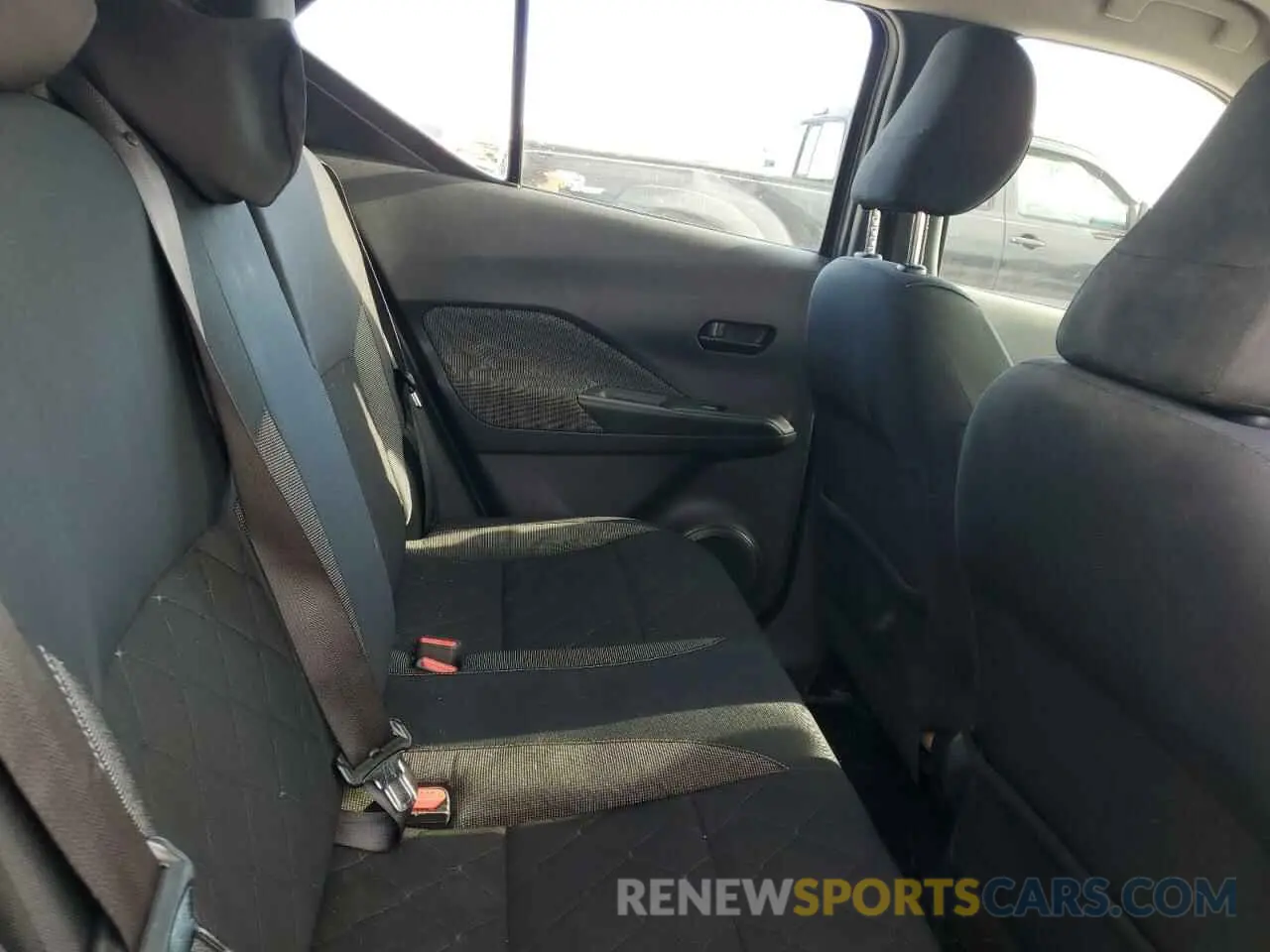 10 Photograph of a damaged car 3N1CP5CU9KL518833 NISSAN KICKS 2019