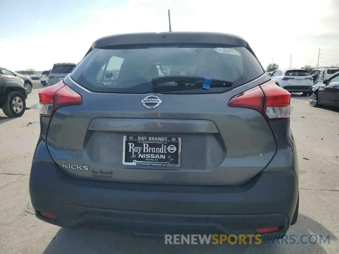6 Photograph of a damaged car 3N1CP5CU9KL518833 NISSAN KICKS 2019