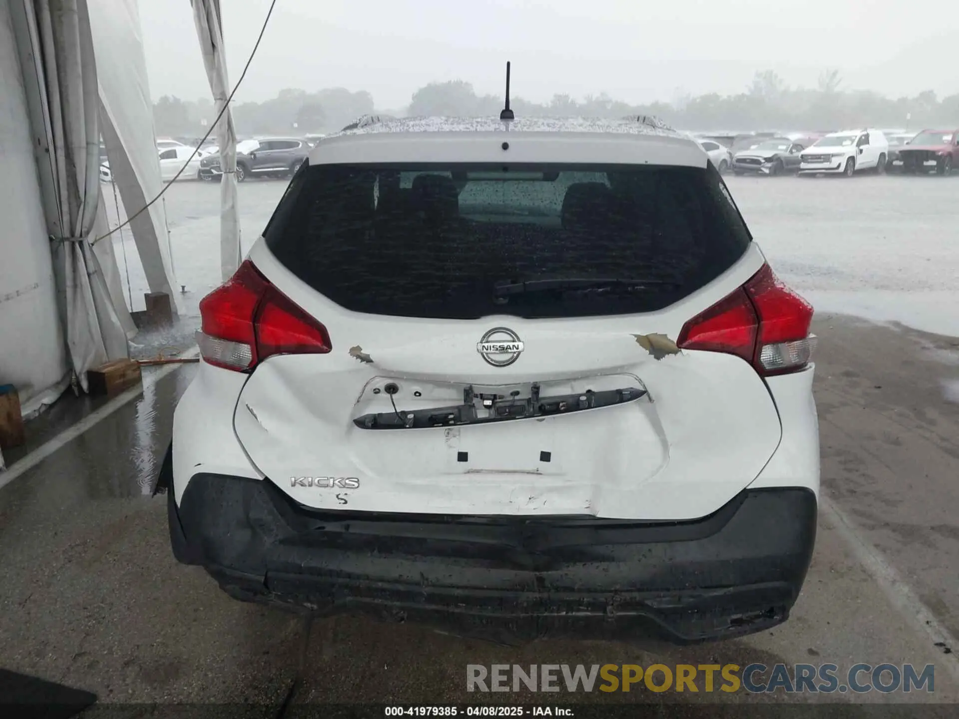17 Photograph of a damaged car 3N1CP5CU9KL524468 NISSAN KICKS 2019
