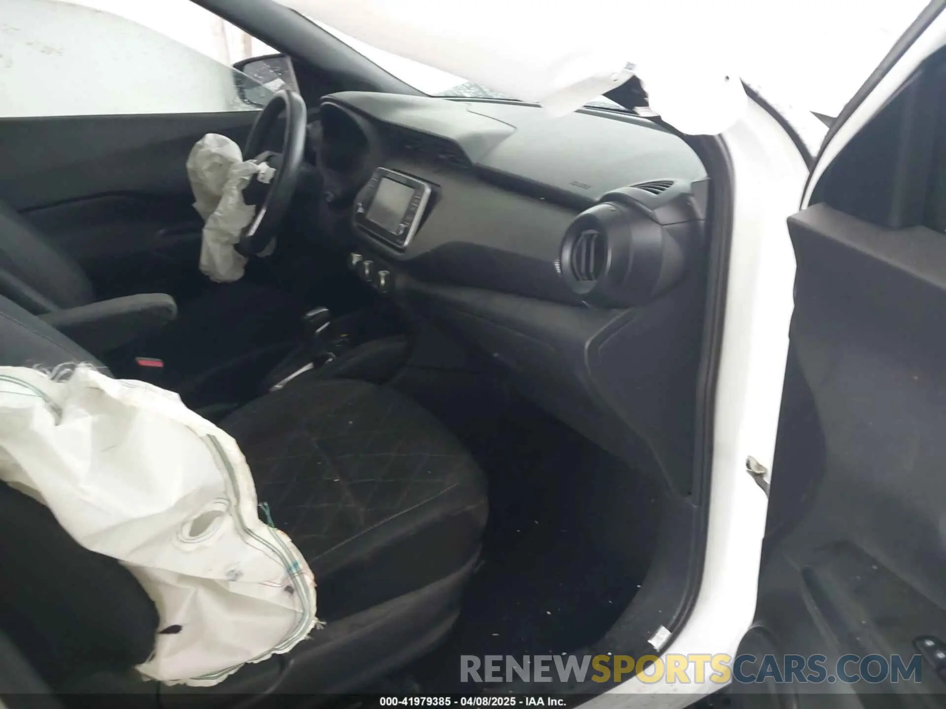5 Photograph of a damaged car 3N1CP5CU9KL524468 NISSAN KICKS 2019
