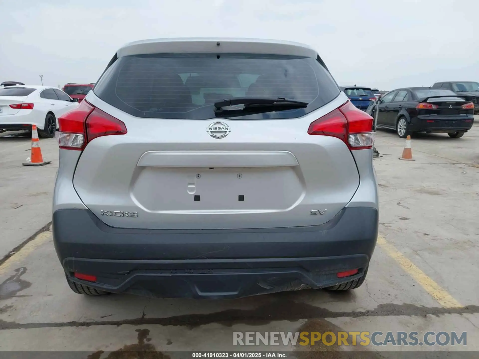 16 Photograph of a damaged car 3N1CP5CU9KL524812 NISSAN KICKS 2019