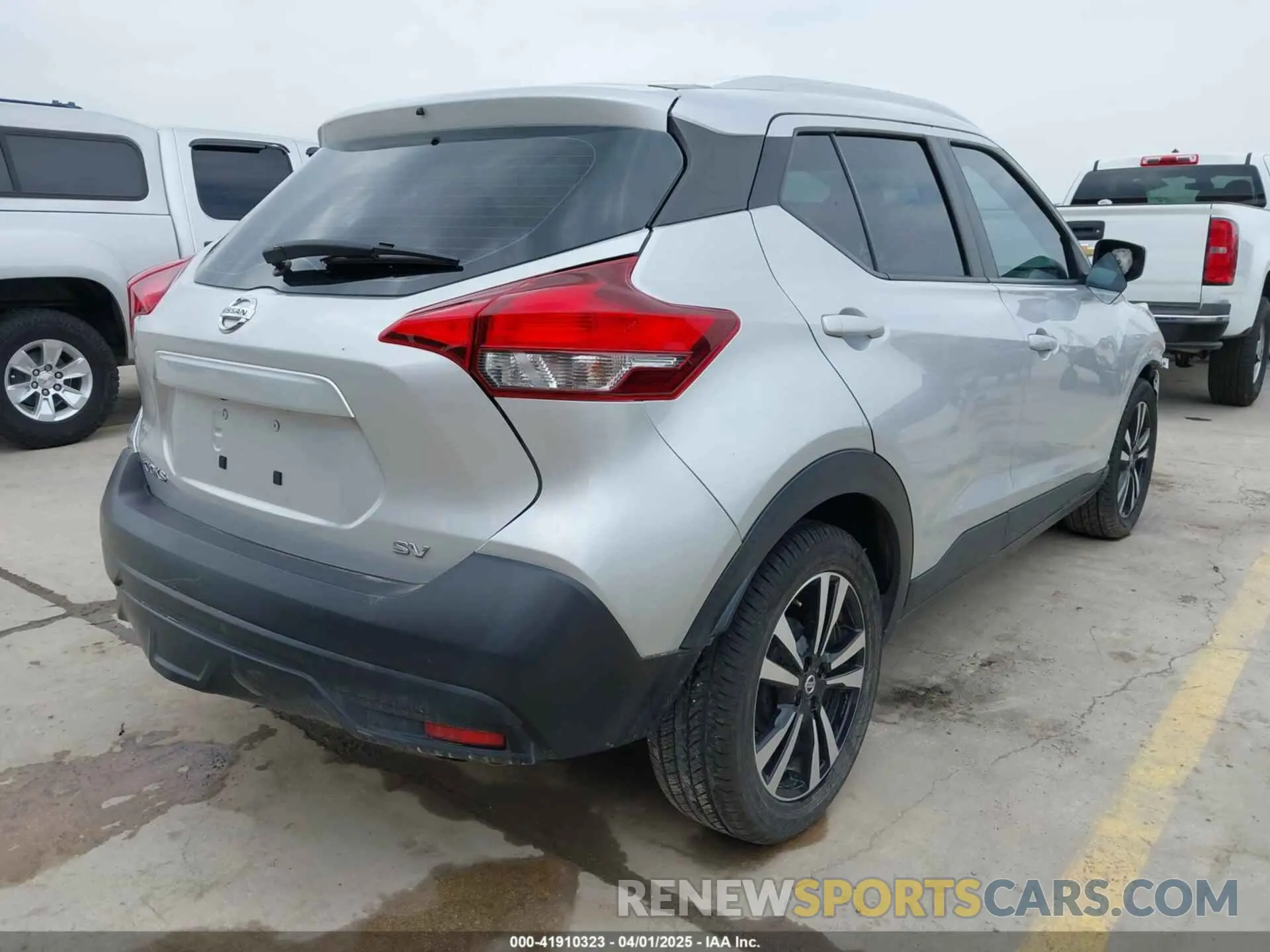 4 Photograph of a damaged car 3N1CP5CU9KL524812 NISSAN KICKS 2019