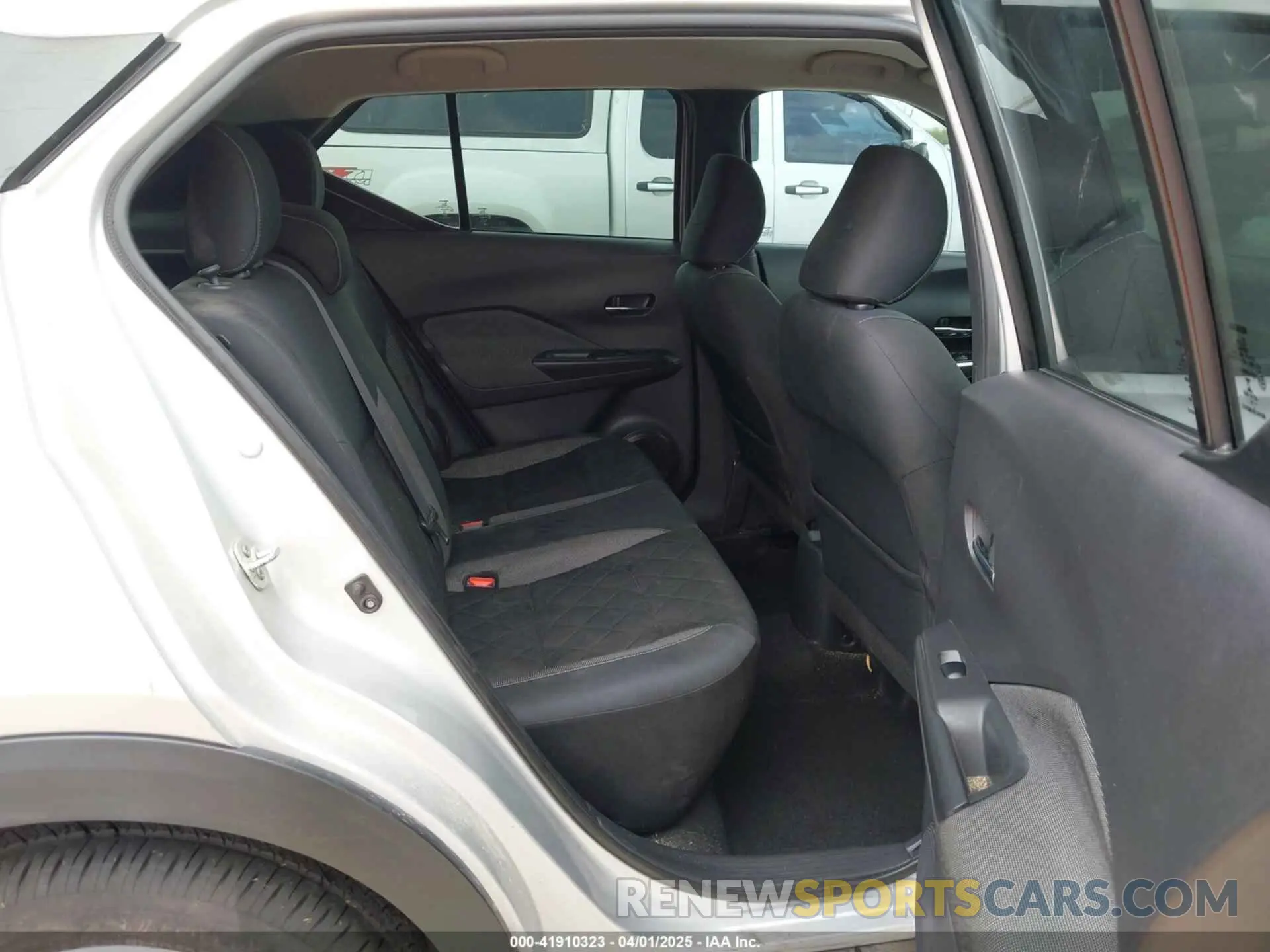 8 Photograph of a damaged car 3N1CP5CU9KL524812 NISSAN KICKS 2019