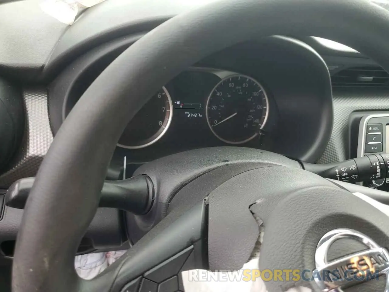 9 Photograph of a damaged car 3N1CP5CU9KL530965 NISSAN KICKS 2019