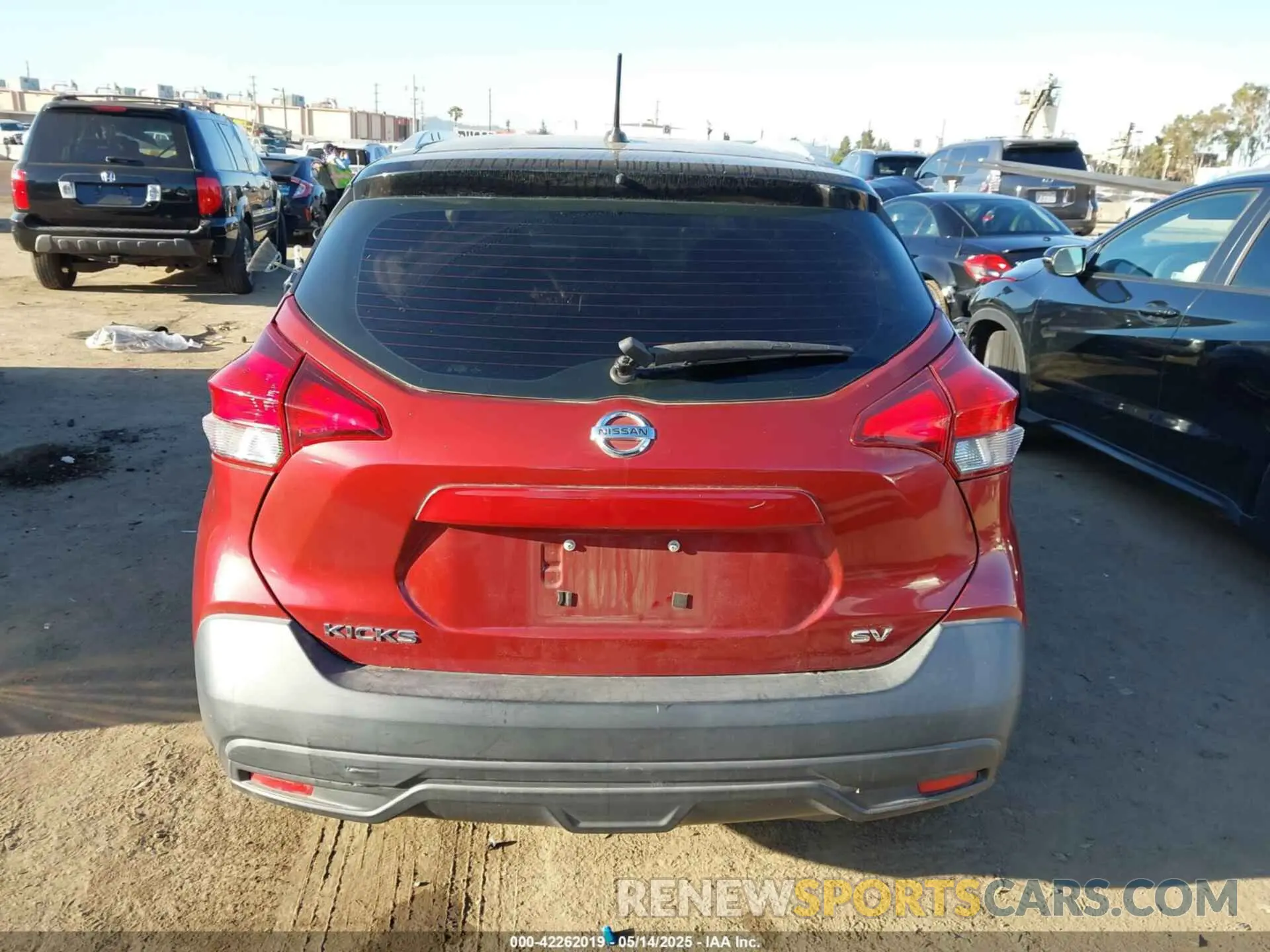 16 Photograph of a damaged car 3N1CP5CU9KL541559 NISSAN KICKS 2019