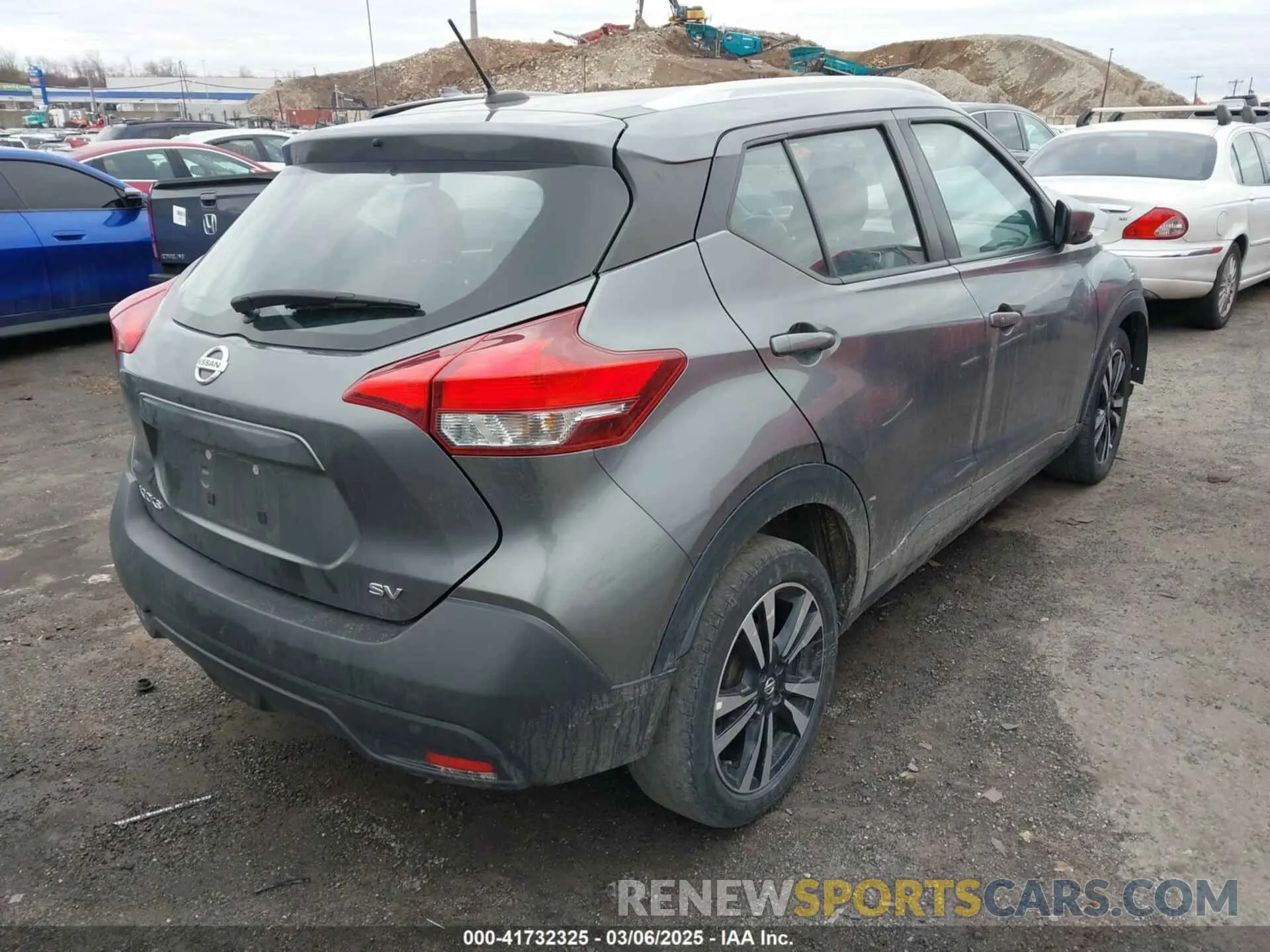 4 Photograph of a damaged car 3N1CP5CU9KL542551 NISSAN KICKS 2019