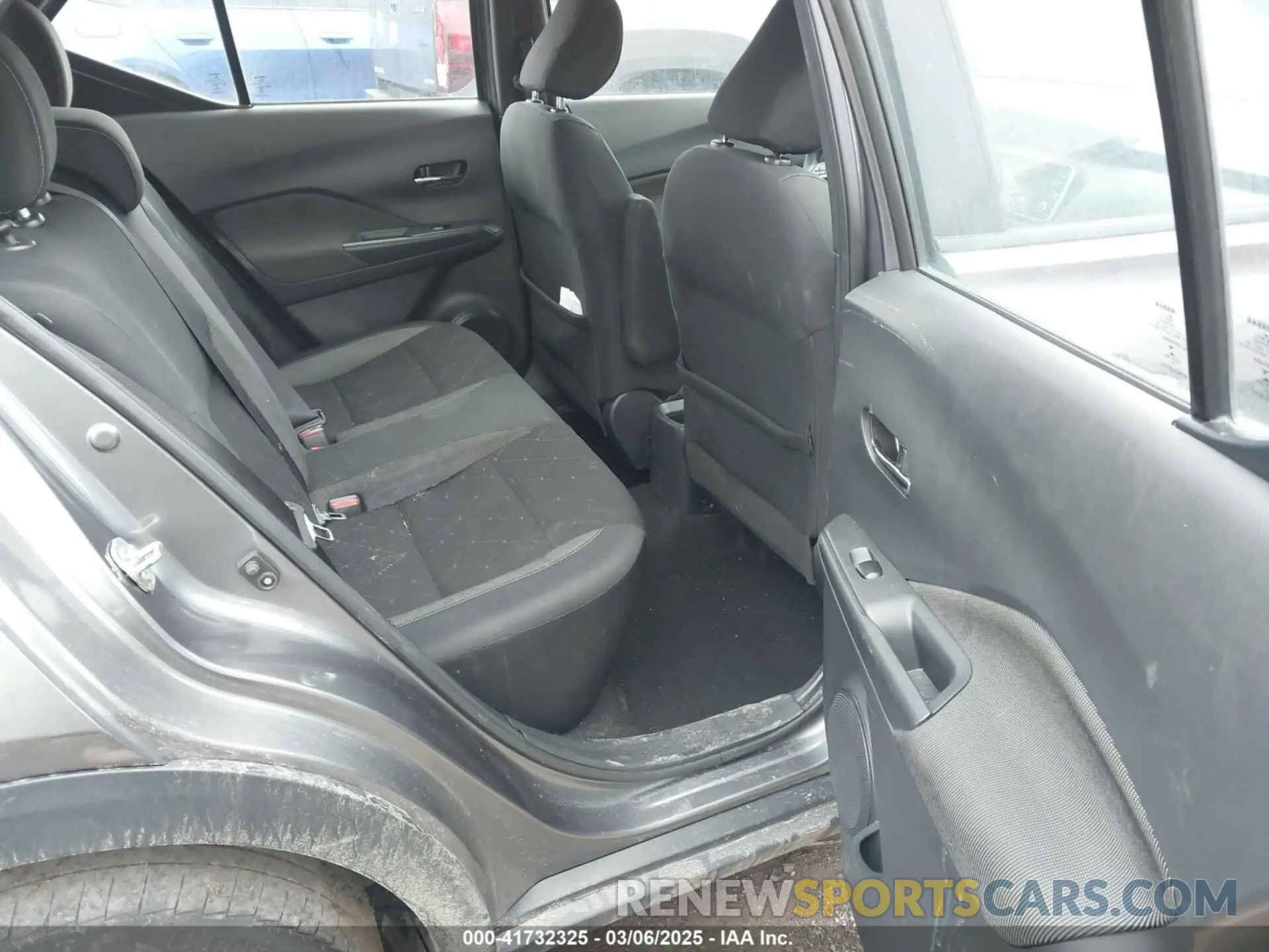 8 Photograph of a damaged car 3N1CP5CU9KL542551 NISSAN KICKS 2019