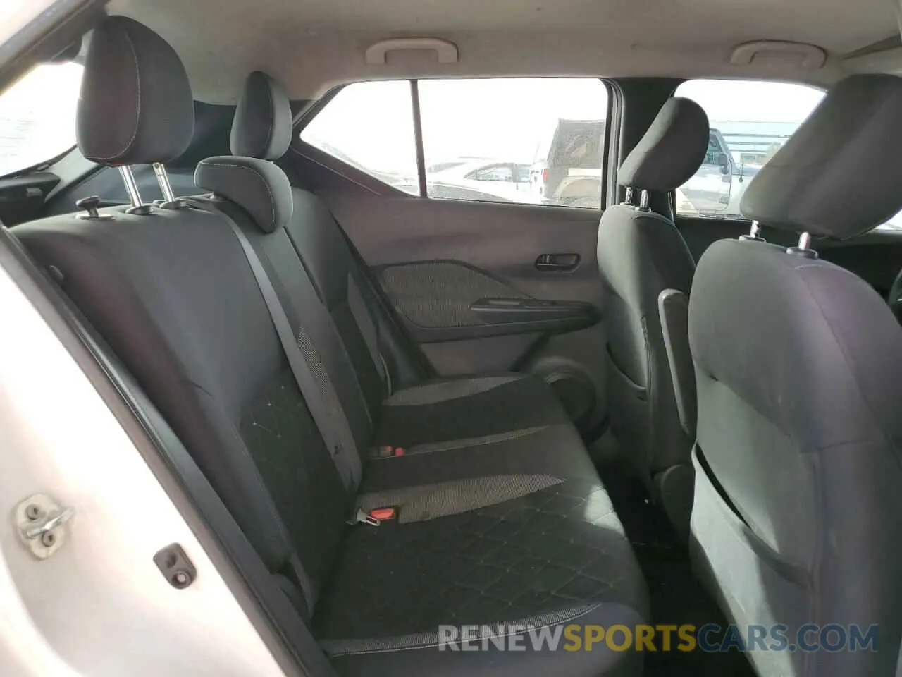 11 Photograph of a damaged car 3N1CP5CU9KL548673 NISSAN KICKS 2019