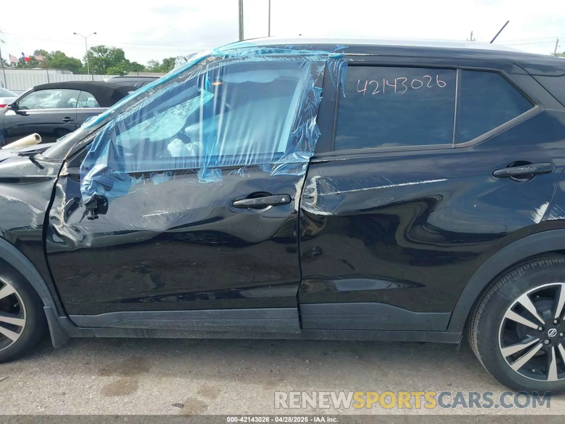 15 Photograph of a damaged car 3N1CP5CU9KL555560 NISSAN KICKS 2019