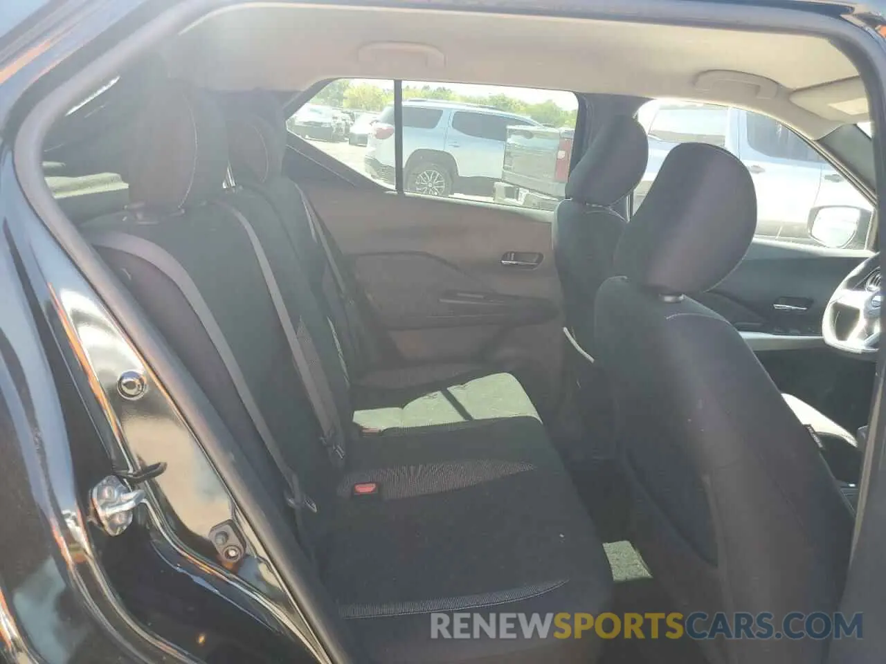 10 Photograph of a damaged car 3N1CP5CU9KL564839 NISSAN KICKS 2019