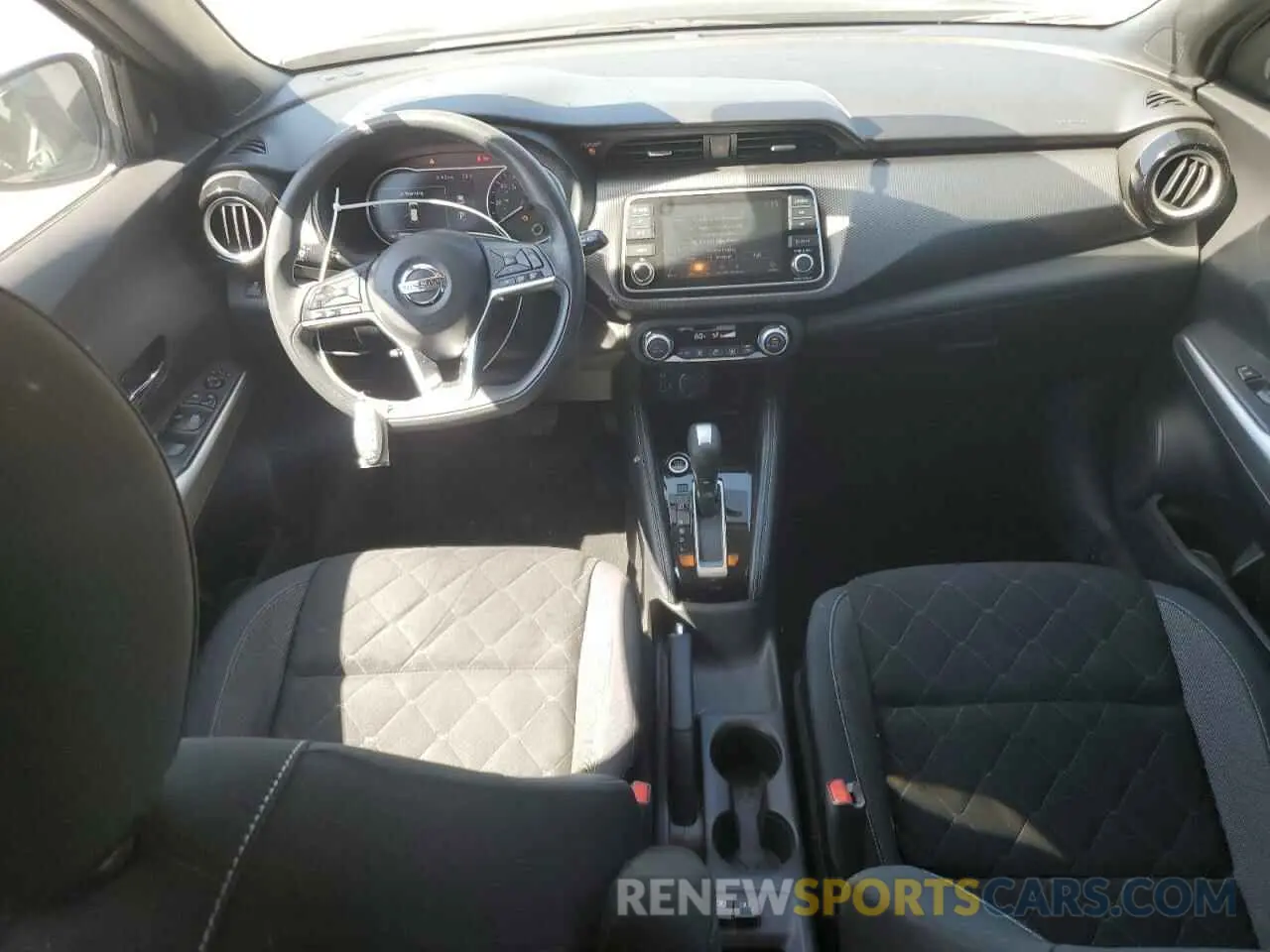 8 Photograph of a damaged car 3N1CP5CU9KL564839 NISSAN KICKS 2019