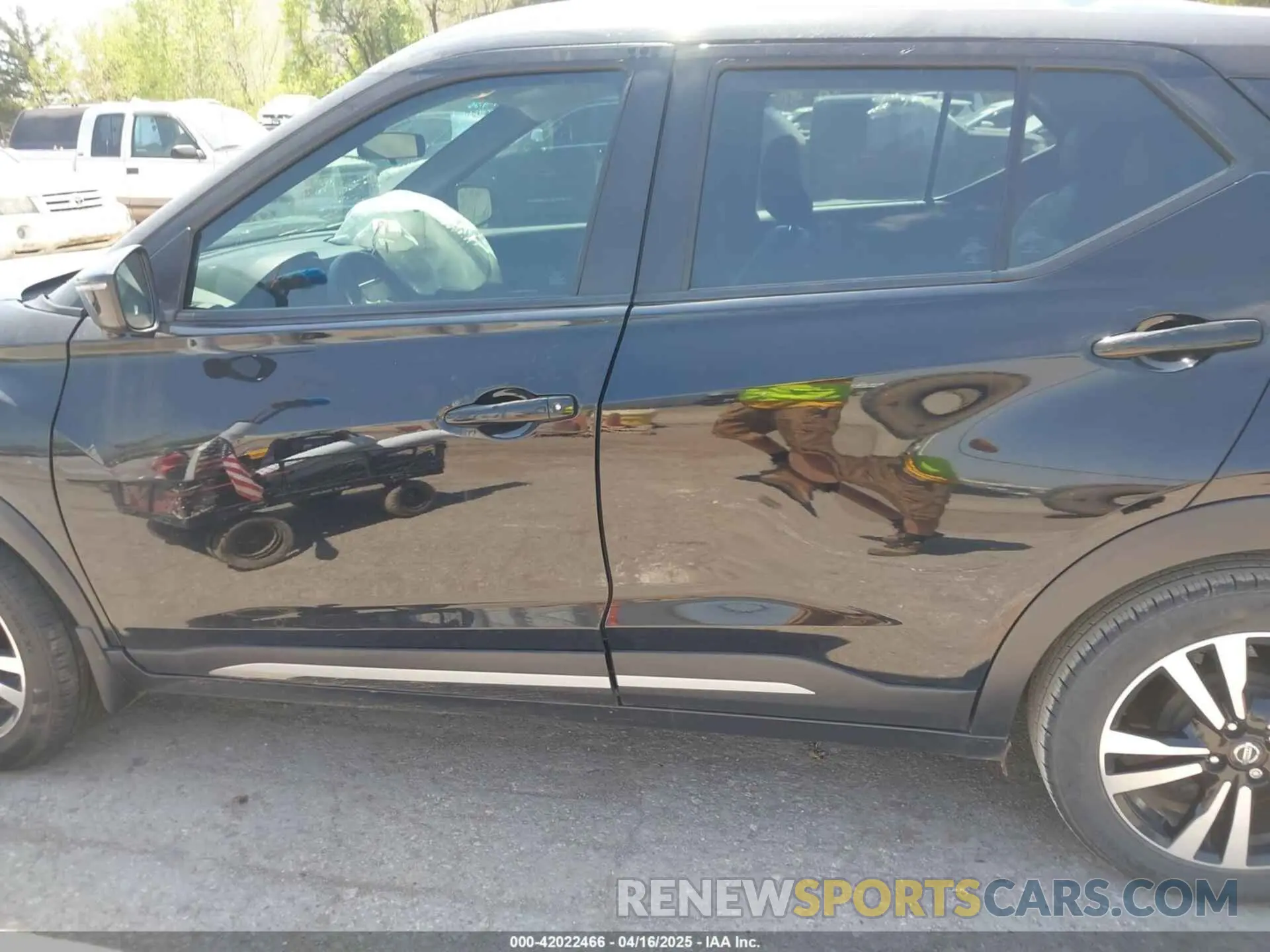 15 Photograph of a damaged car 3N1CP5CU9KL567806 NISSAN KICKS 2019