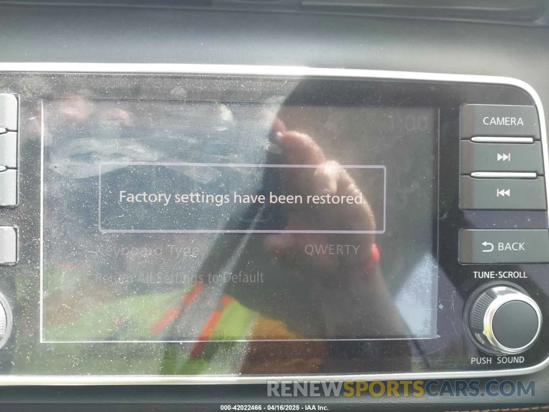 18 Photograph of a damaged car 3N1CP5CU9KL567806 NISSAN KICKS 2019