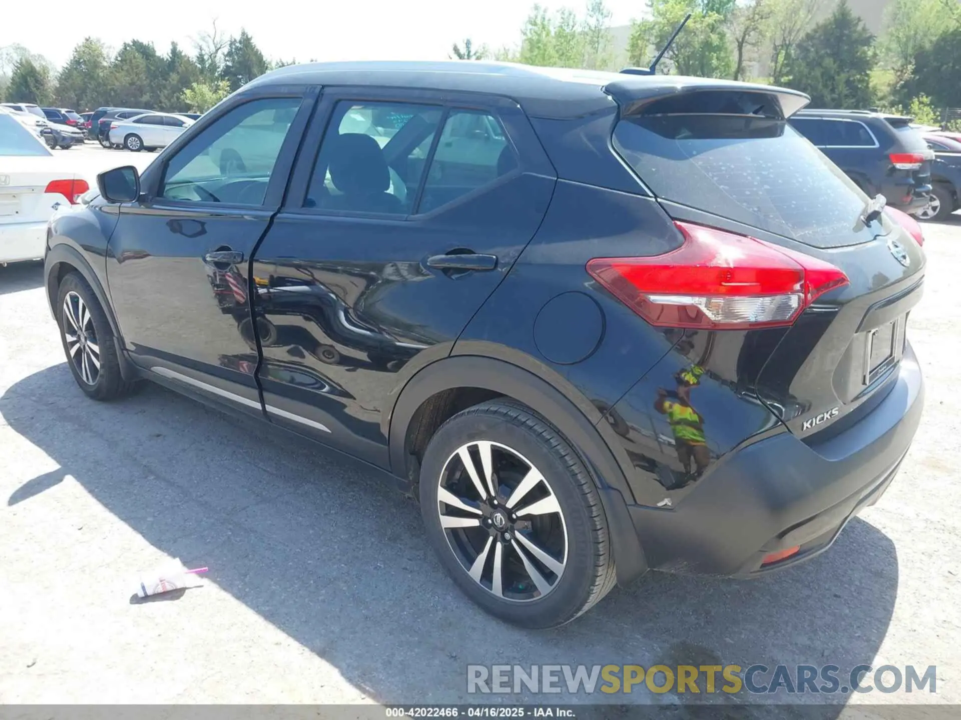 3 Photograph of a damaged car 3N1CP5CU9KL567806 NISSAN KICKS 2019