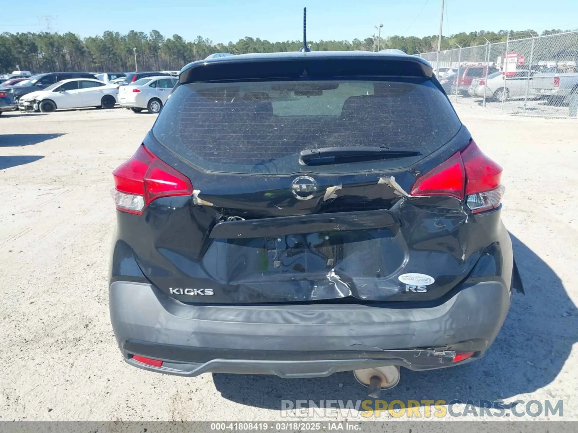 15 Photograph of a damaged car 3N1CP5CUXKL481856 NISSAN KICKS 2019