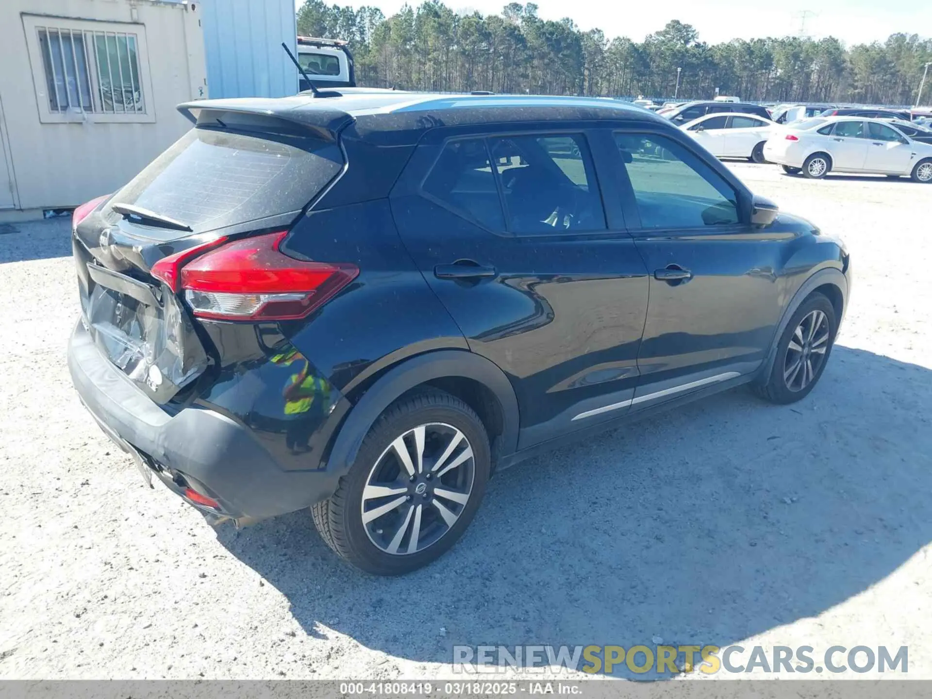 4 Photograph of a damaged car 3N1CP5CUXKL481856 NISSAN KICKS 2019