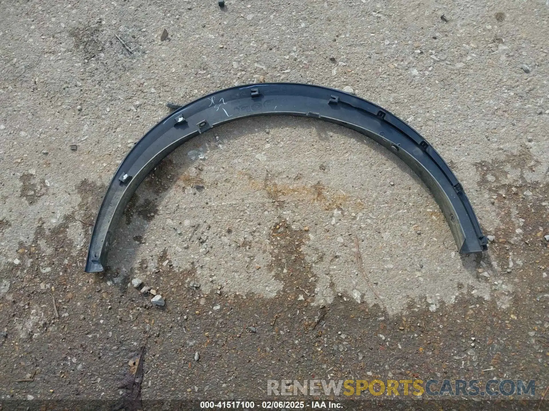 12 Photograph of a damaged car 3N1CP5CUXKL500664 NISSAN KICKS 2019